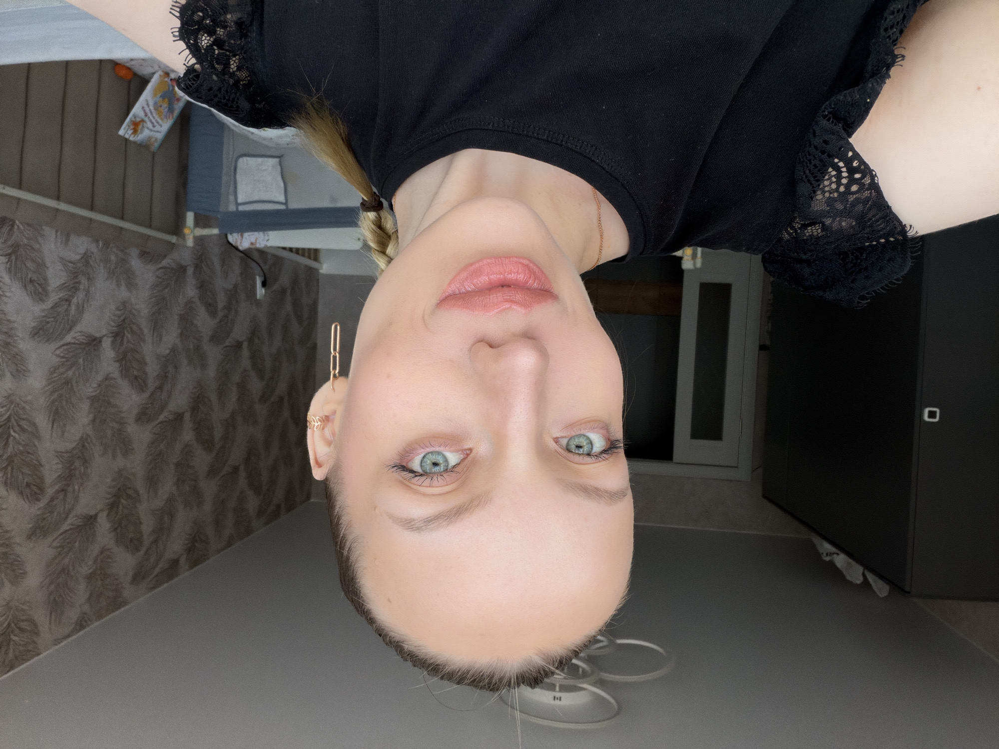Woman documents morning beauty routine in Reshetnikovo home