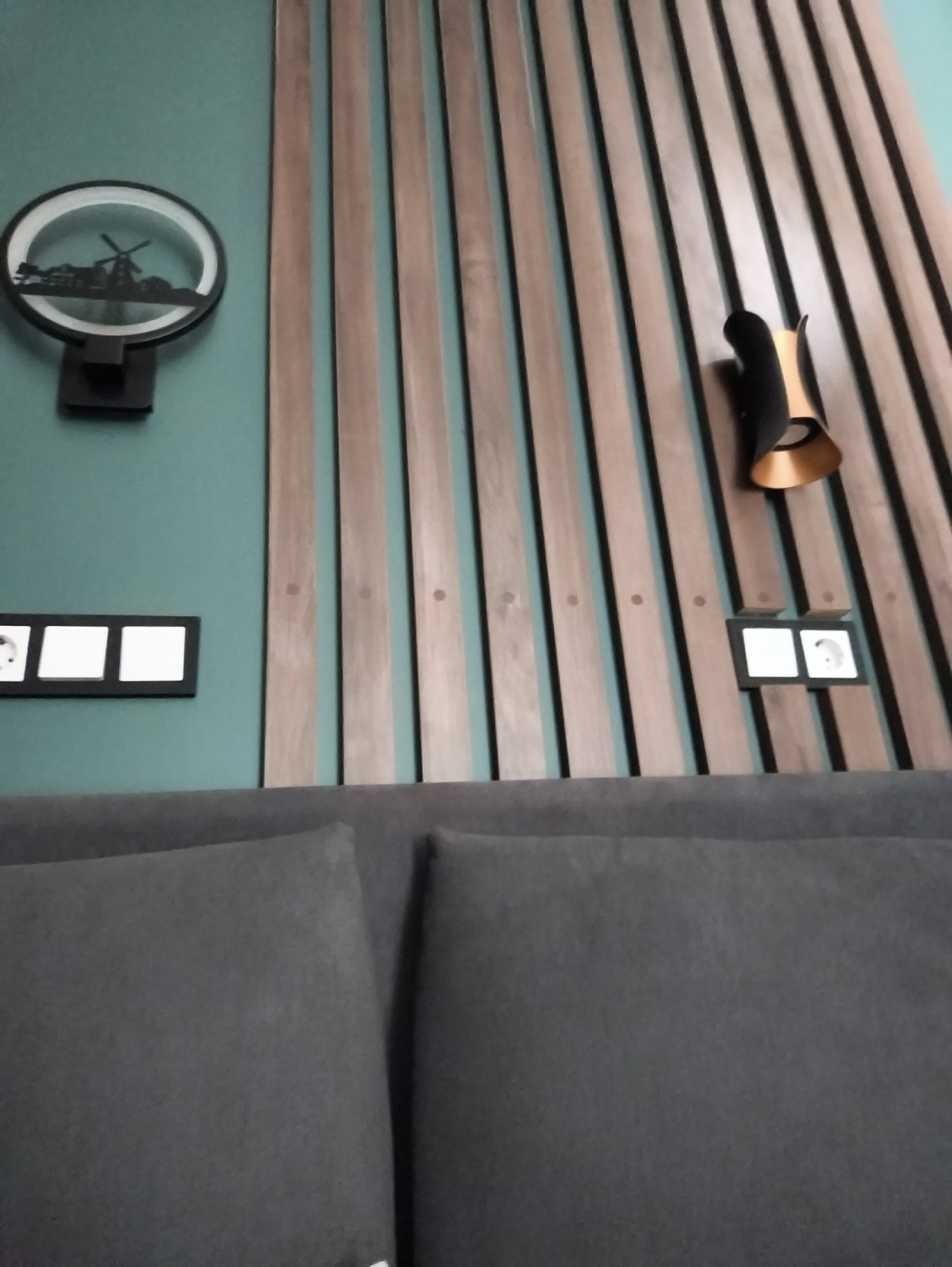 Moscow bedroom captured in 21 memories over 3 minutes