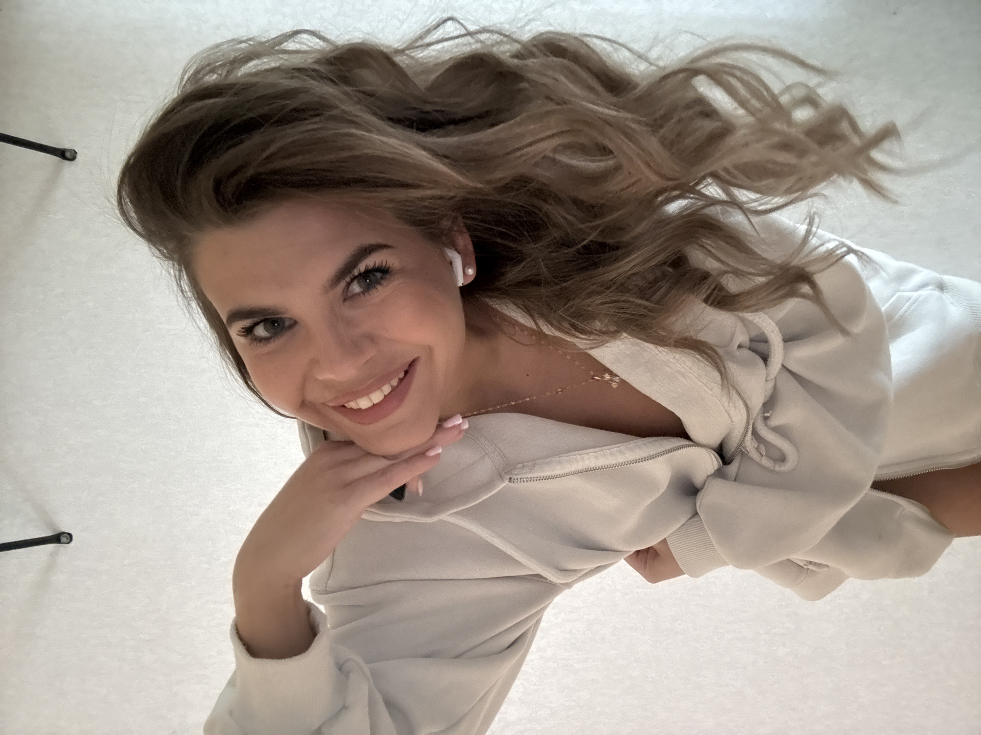Woman photographed in portrait session in Chaikovsky, Russia