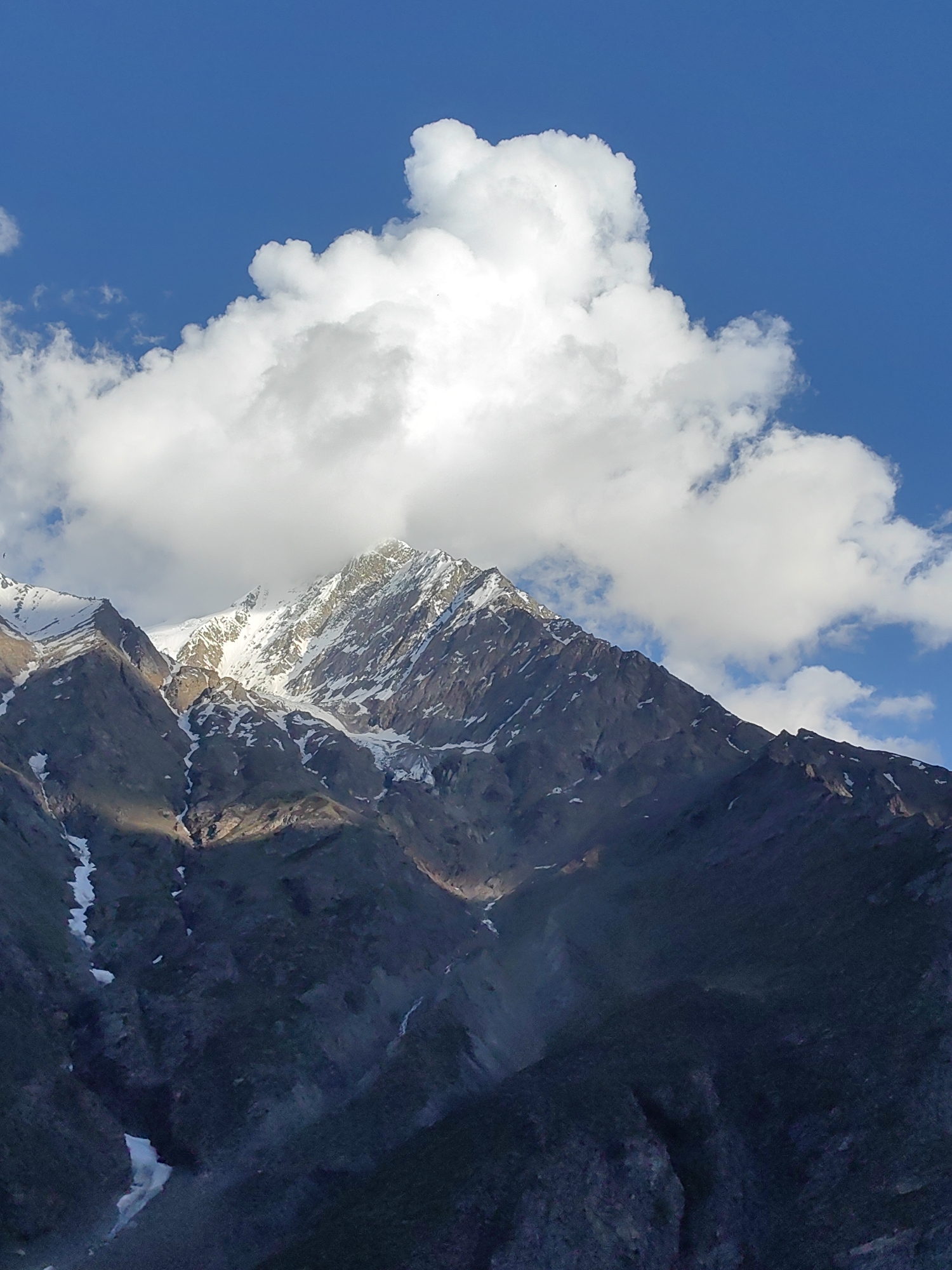 Snow-capped Himalayan peaks and roadside scenes in Kead, India
