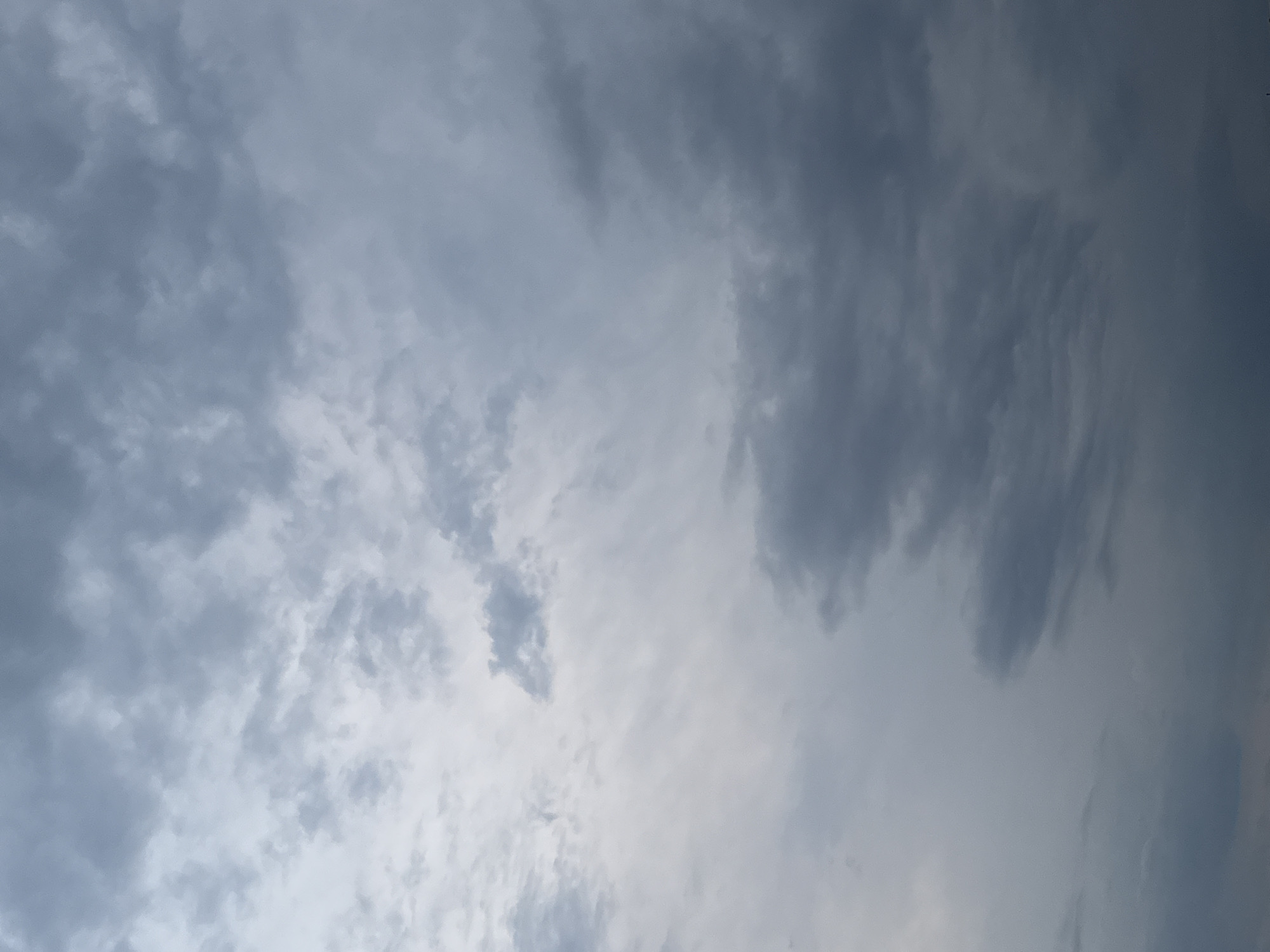 Overcast skies blanket San Francisco Ocotlán during early morning hours