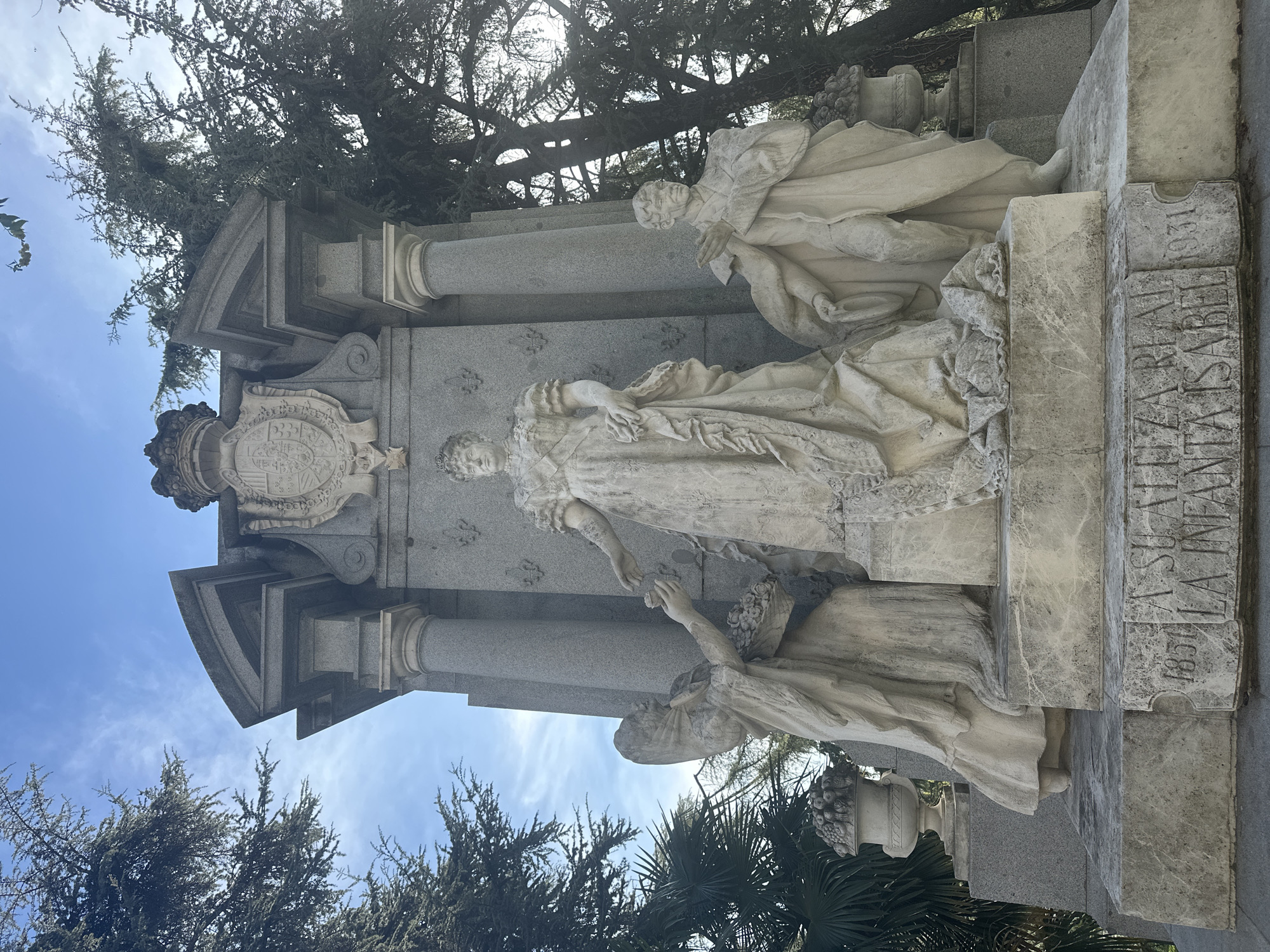 Tourist selfies and monuments documented around Madrid's Plaza de Colón