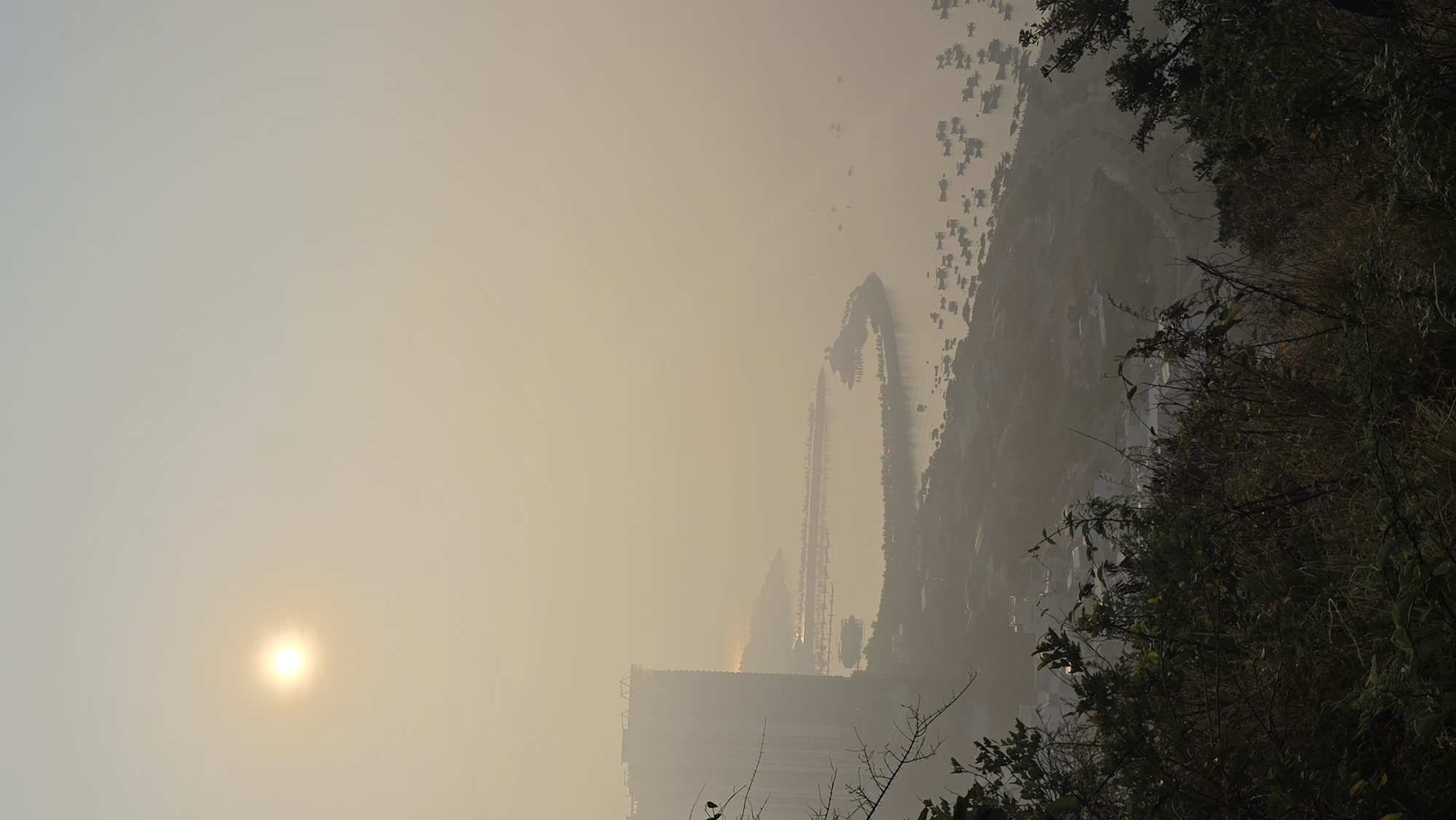 Foggy evening documented in Bắc Nha Trang construction zones