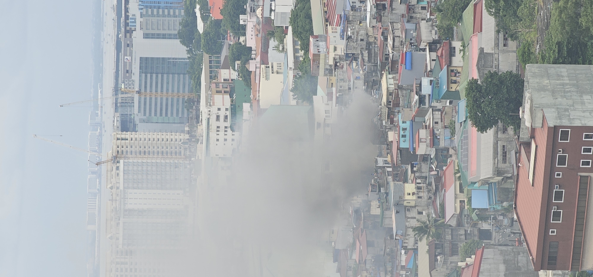 Major fire sends smoke across Makati residential district