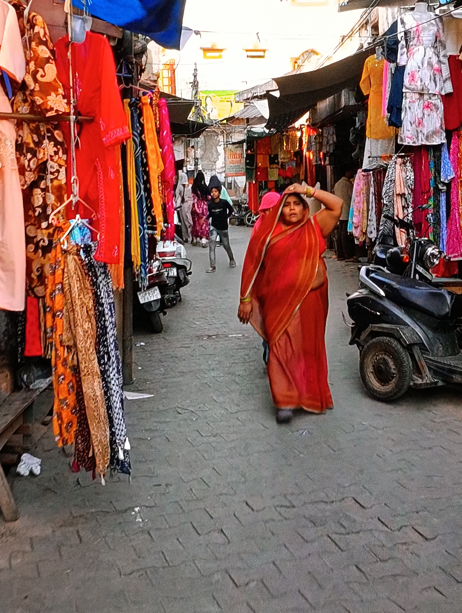 Urban street life documented across 23 minutes