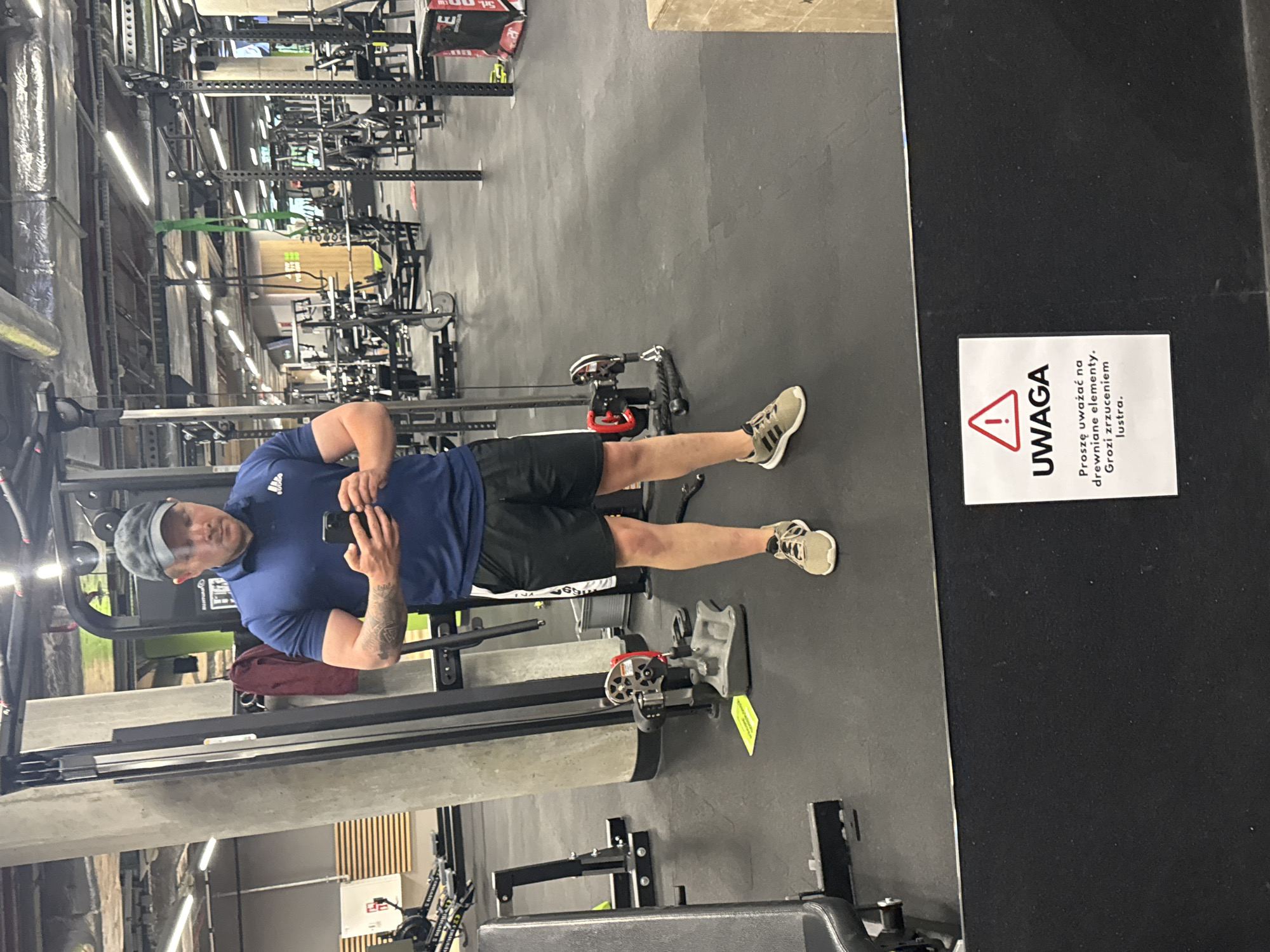 Morning gym selfie captured in Szczecin fitness facility
