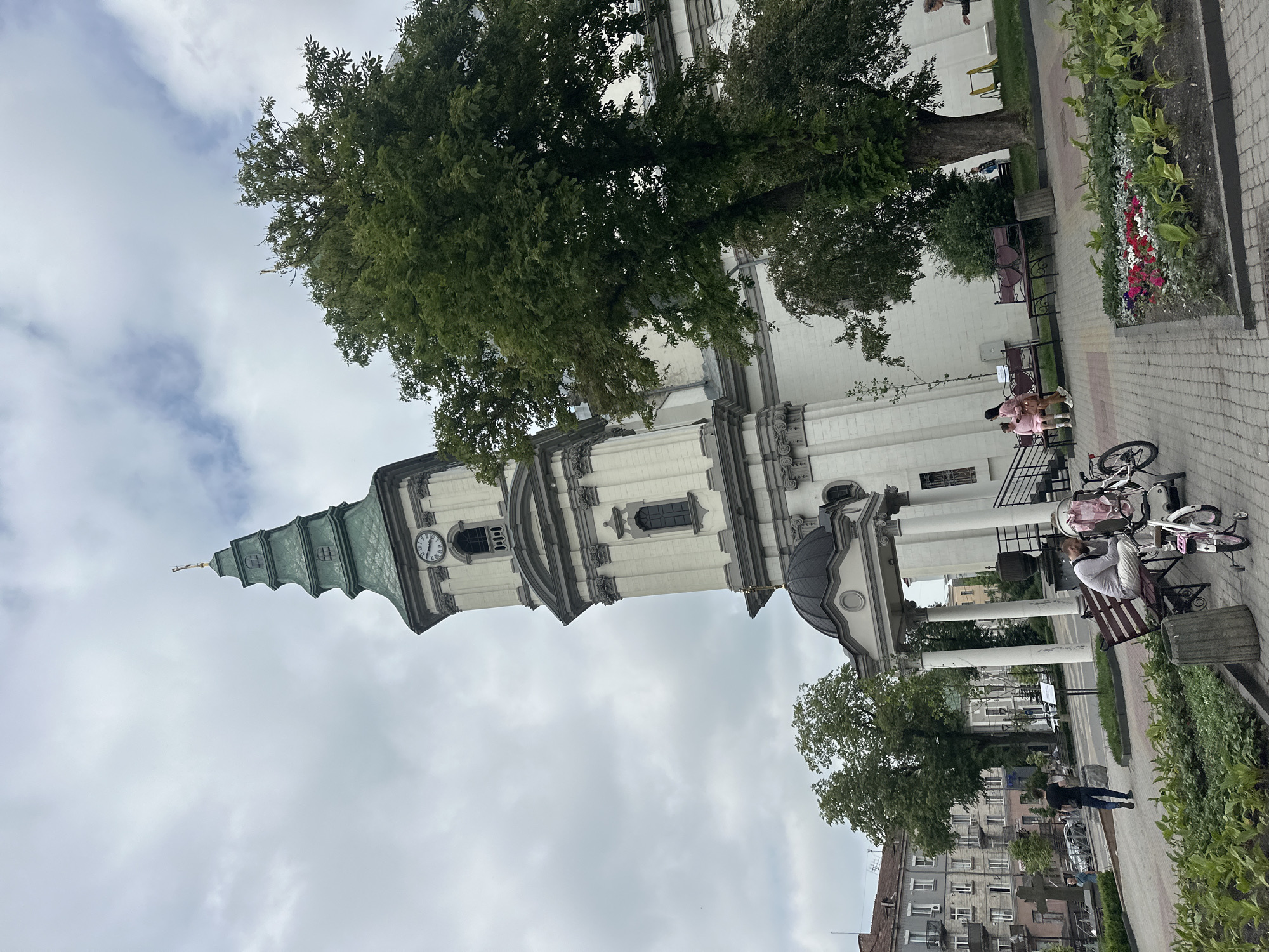 Six-minute walking tour captures daily life in downtown Ternopil