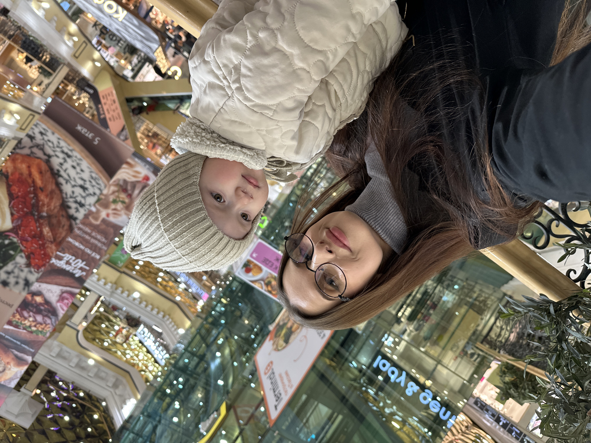 Morning shopping mall activity captured in Yekaterinburg
