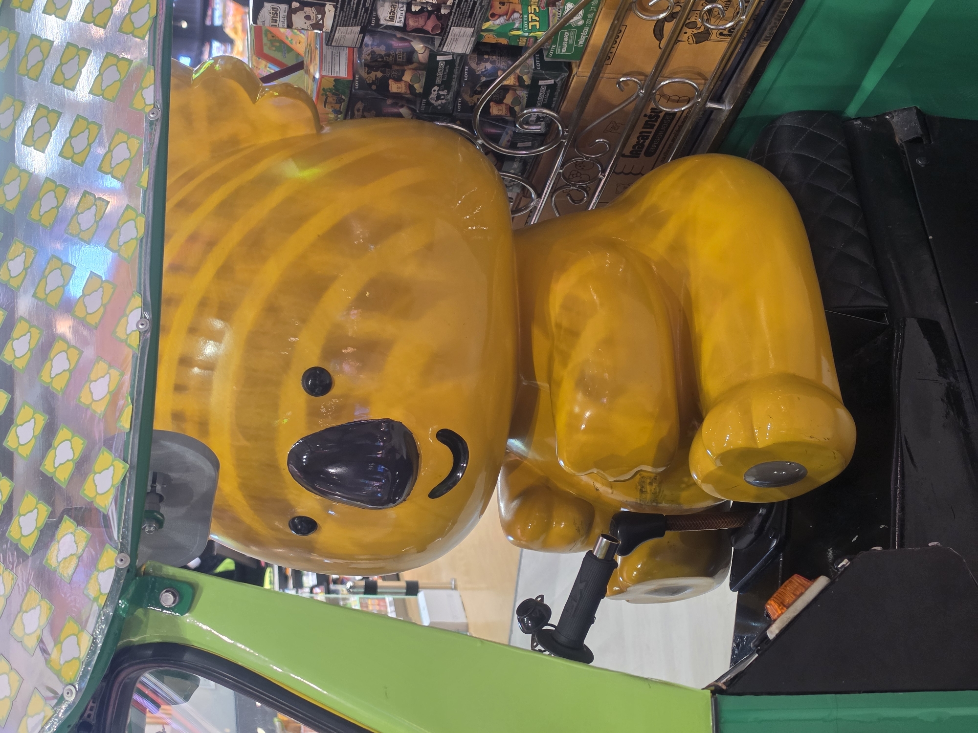 Bangkok shopper documents Big C visit, displays, meal