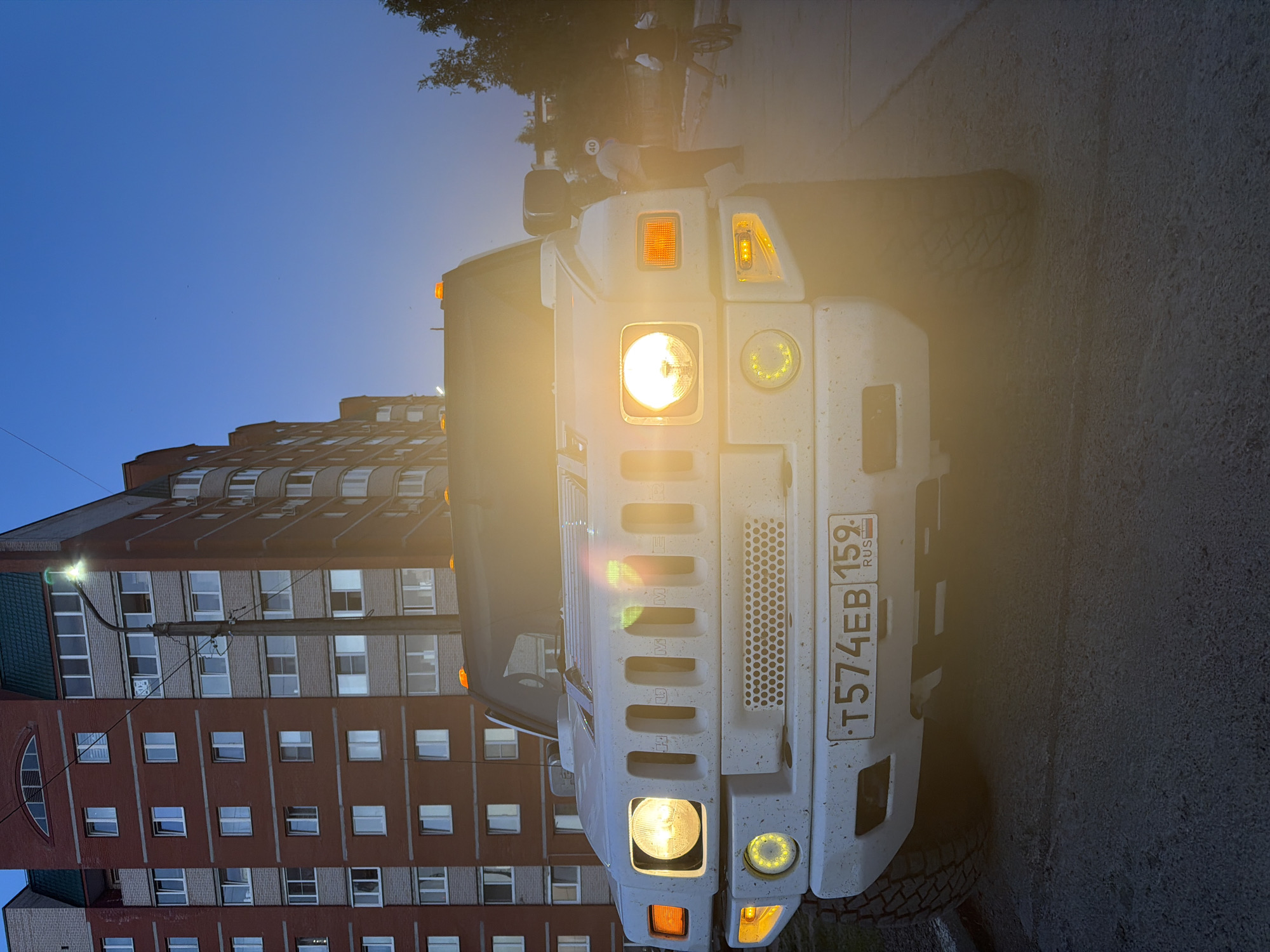 White Hummer limousine attracts attention in Russian city