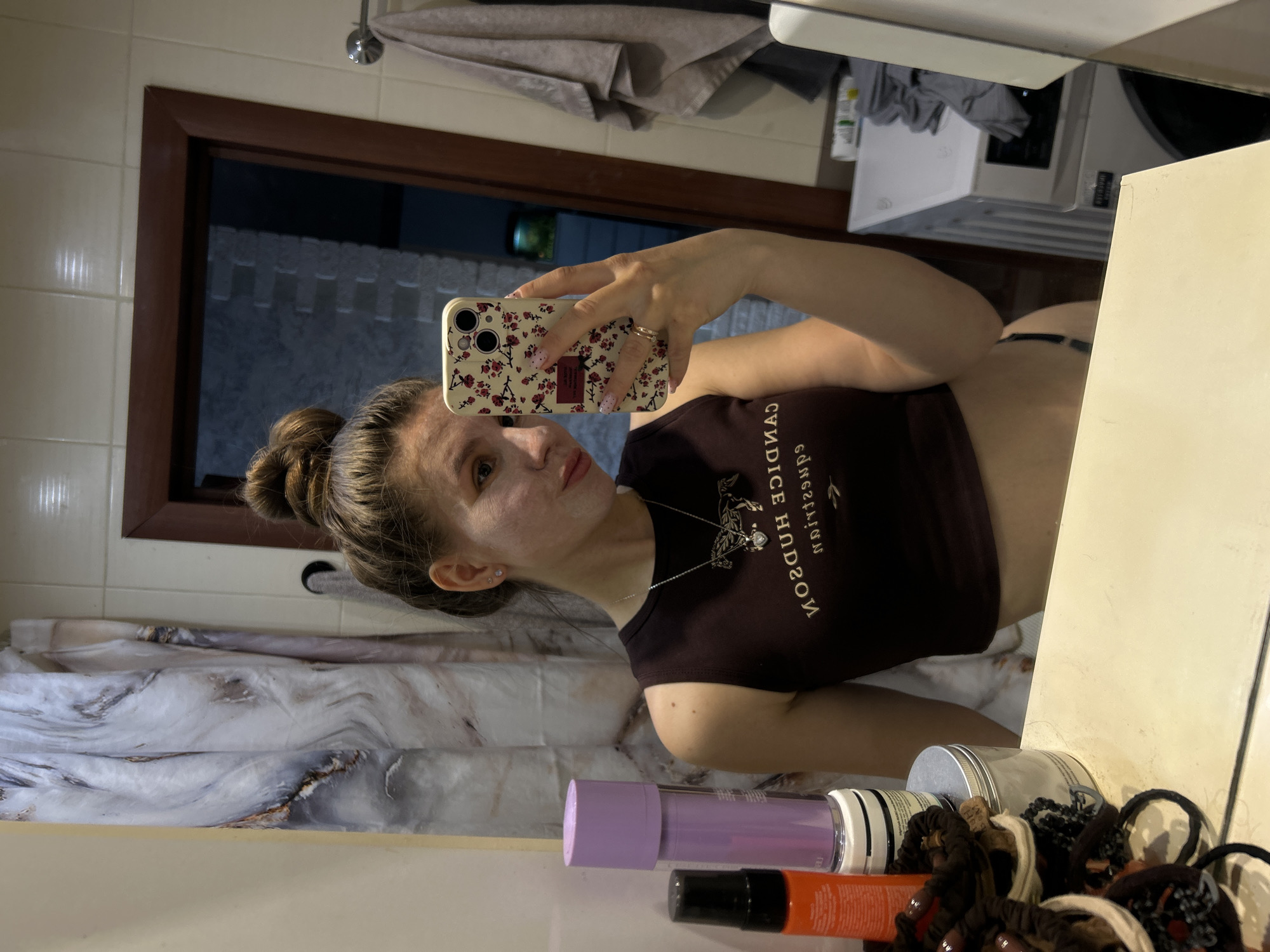 Woman documents morning skincare routine in Klin bathroom selfies