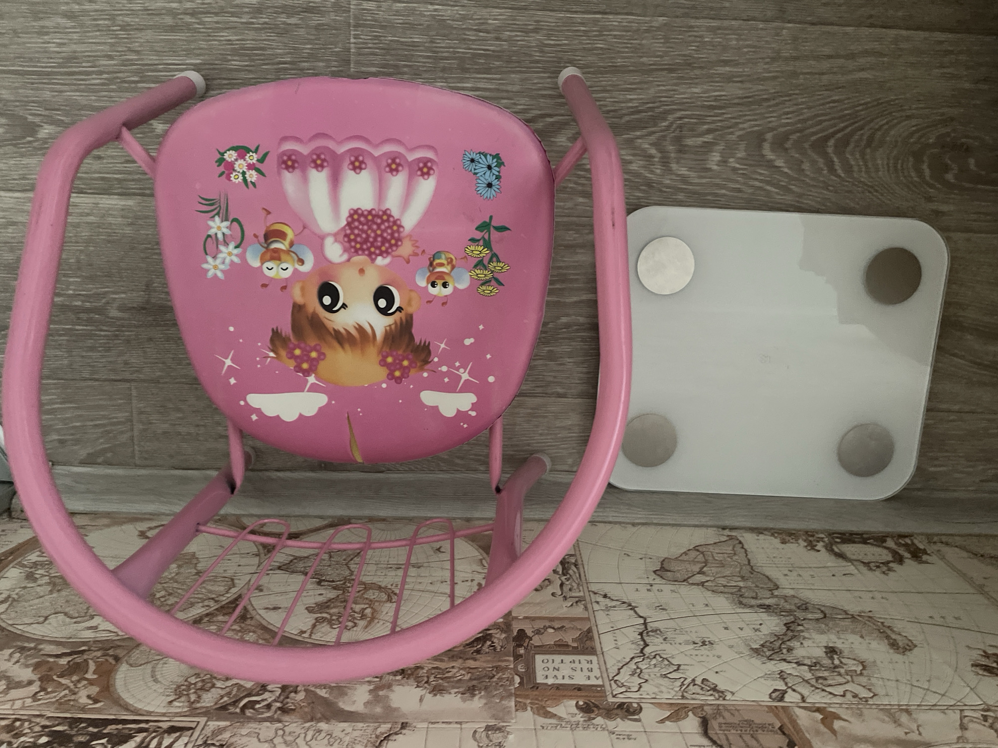 Toys, games, and home objects in a Russian-language household