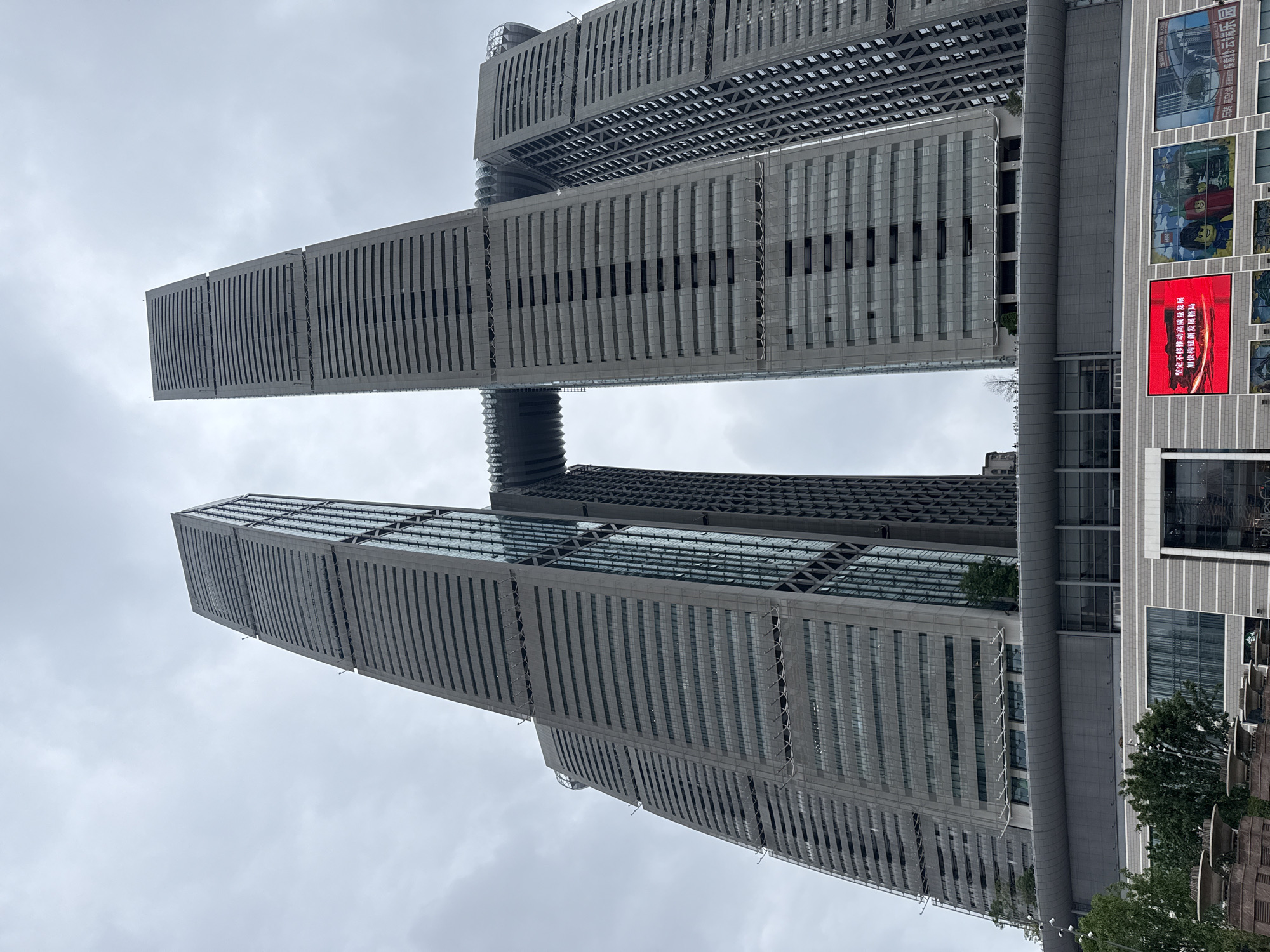 Touring Chongqing's landmarks along the Yangtze on a cloudy morning