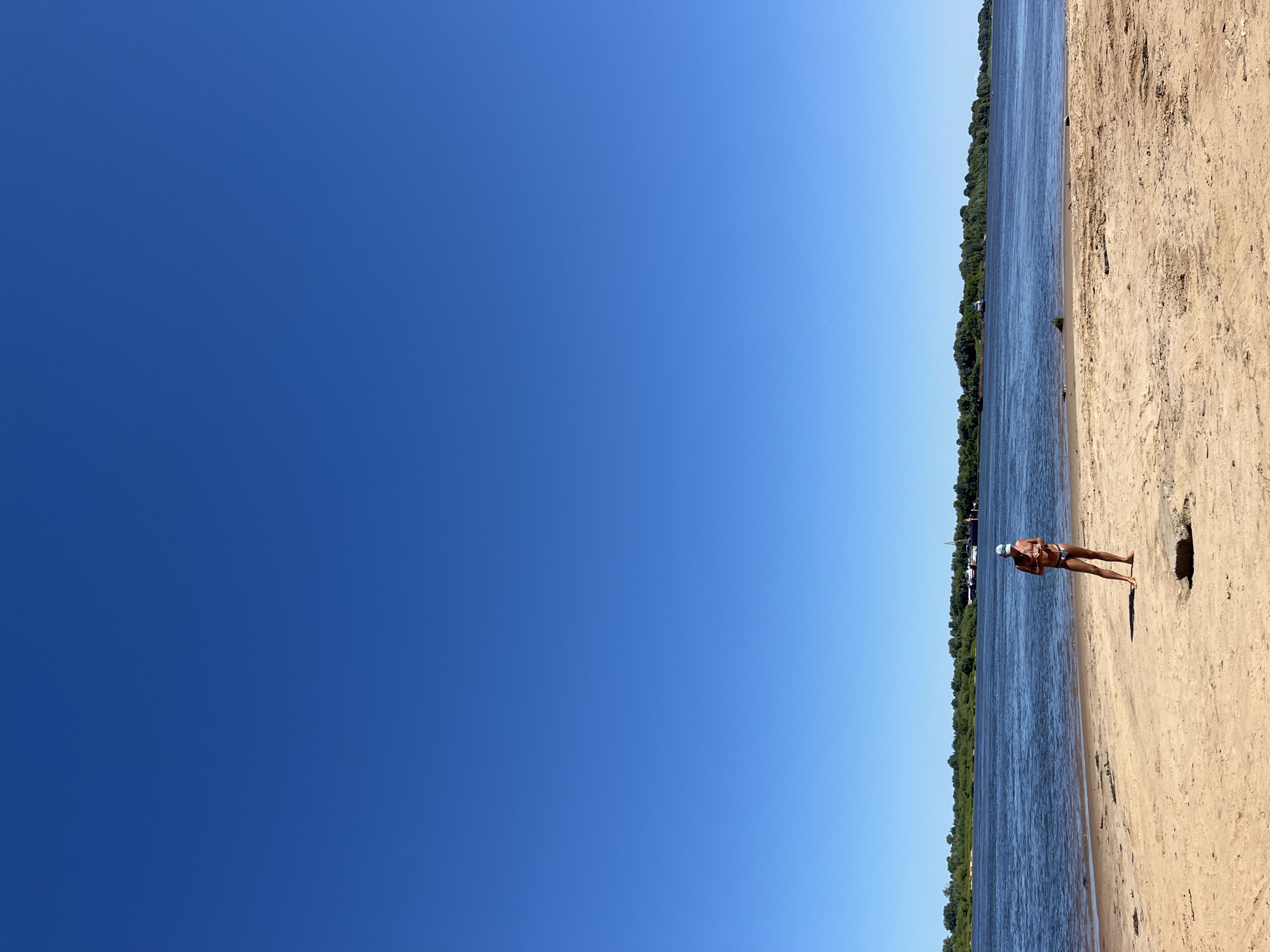 Summer day on the Volga: boats, beaches, and Nizhny Novgorod's metro bridge