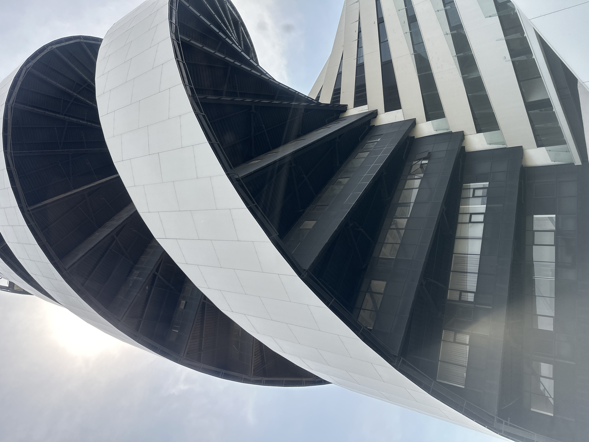 Solara Medical Center's helical architecture documented in Tlaxcalancingo