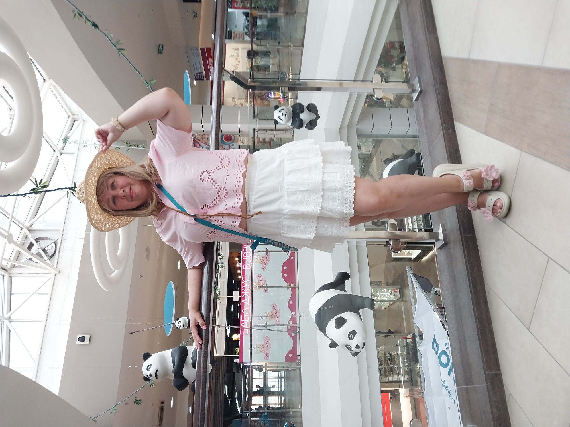 Casual mall hangout in Orenburg with some eye-catching outfits