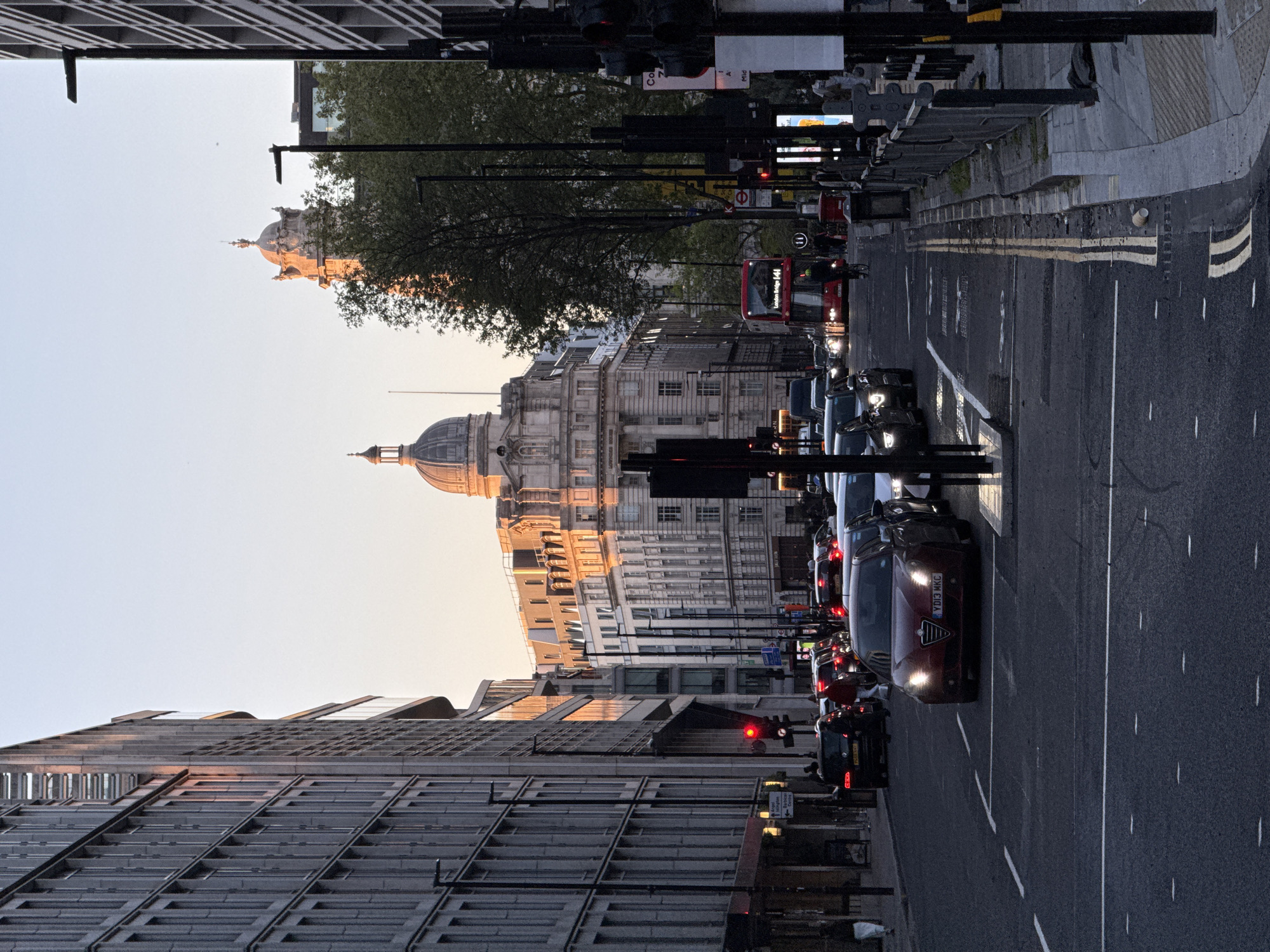 London street scene captures mixed architecture and traffic
