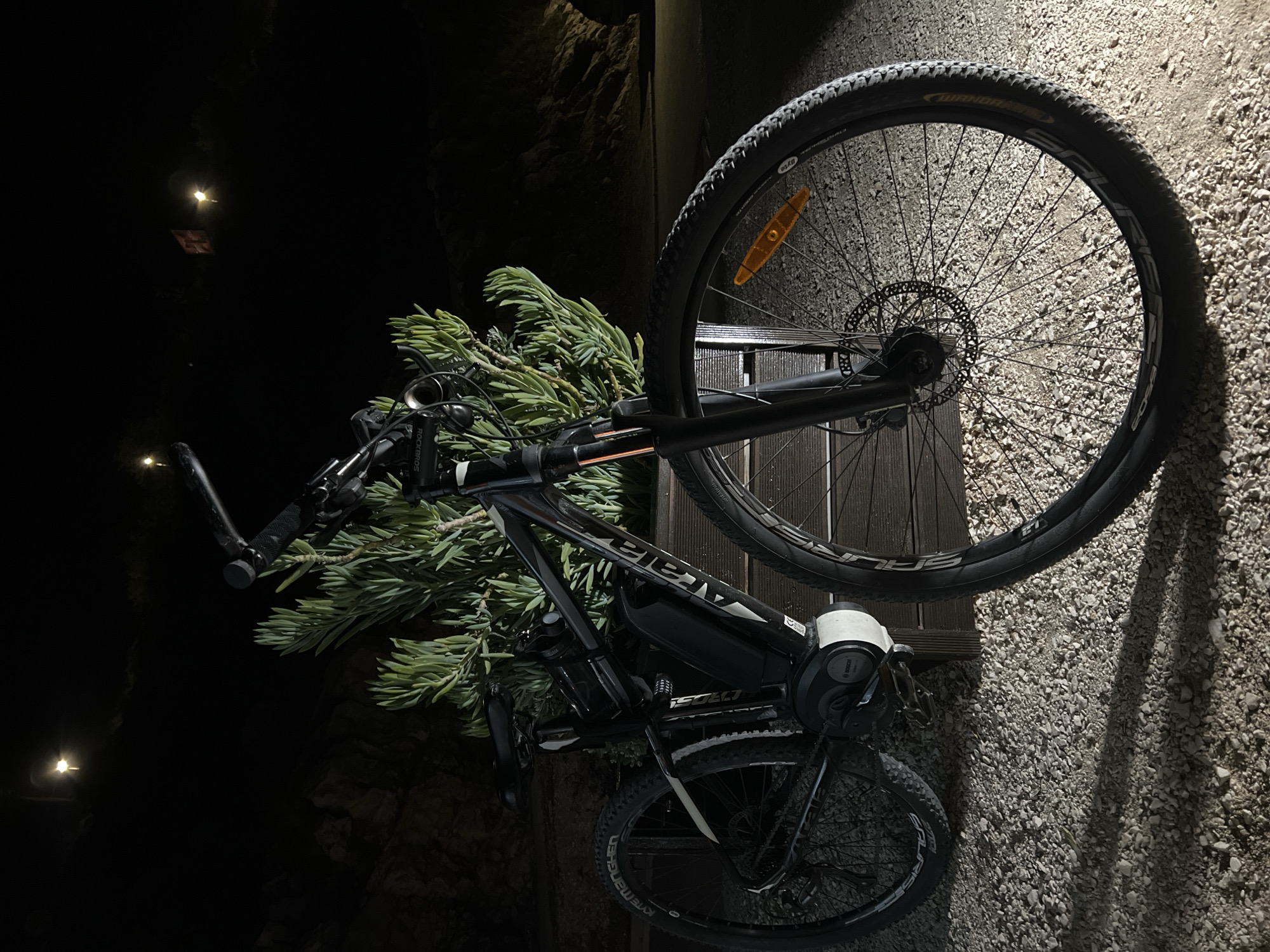 Evening scenes captured in Boreti: bike, street musician, cocktail