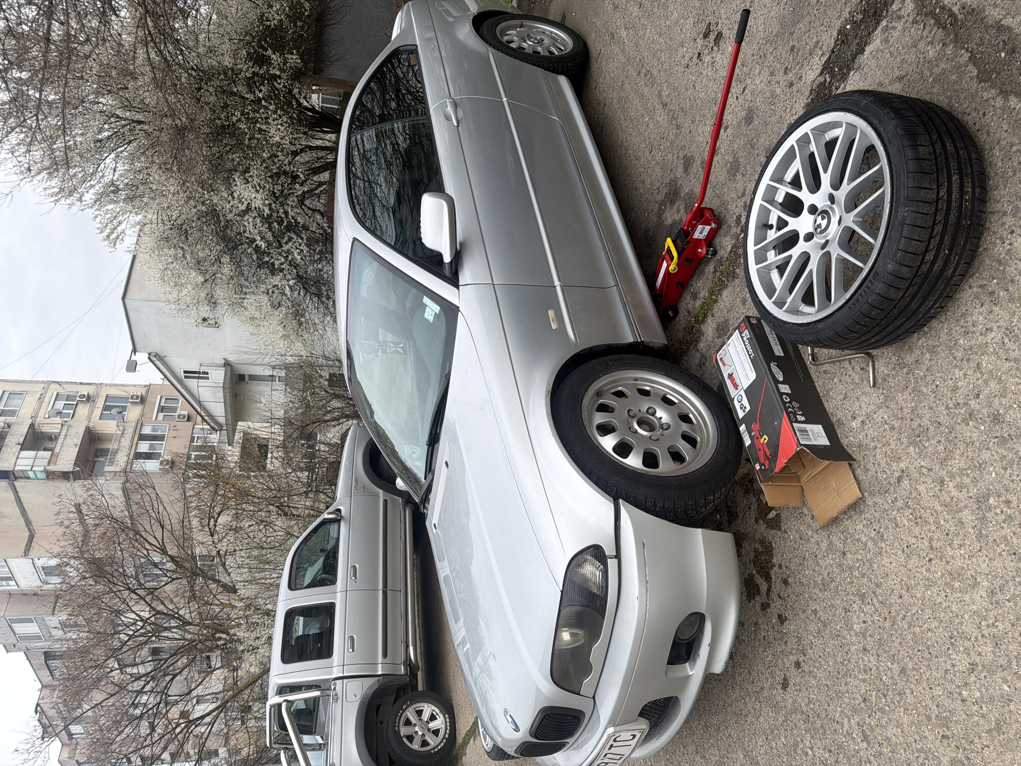 BMW undergoes tire change on Yambol street