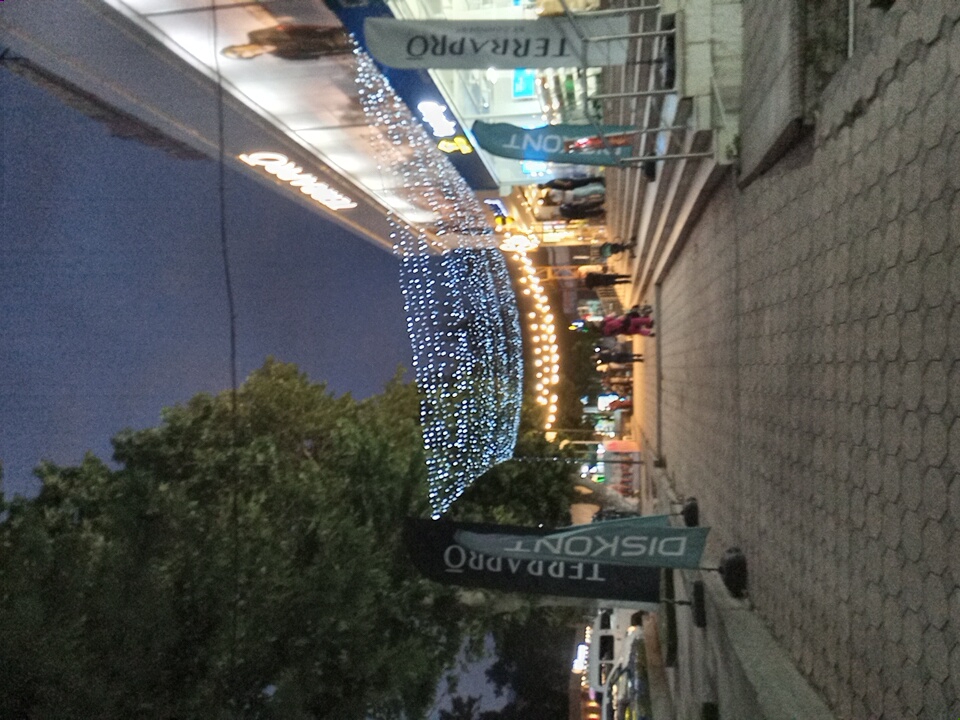 Dusk street scene along Angren's tree-lined sidewalks