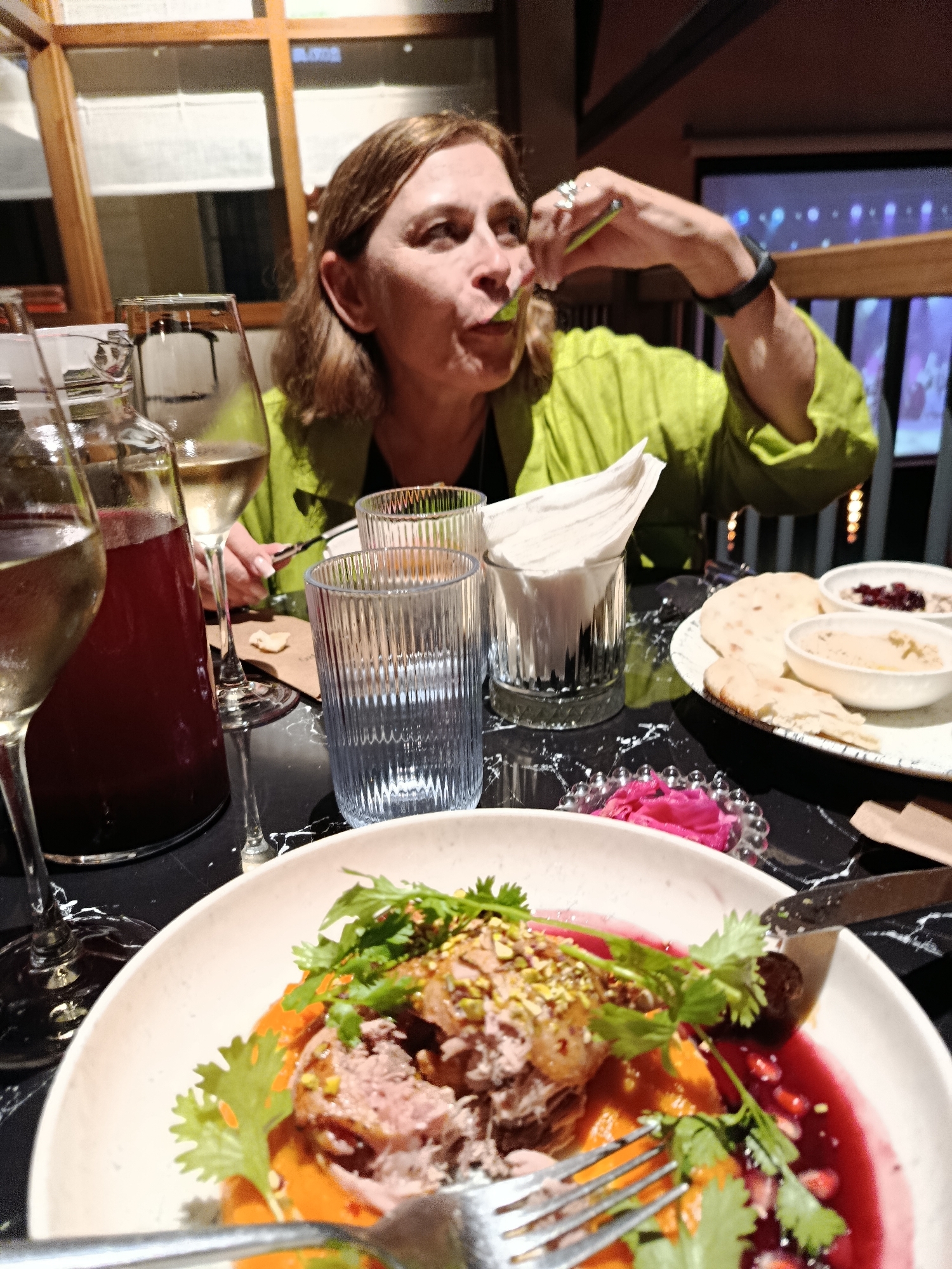 Waterfront restaurant dinner turns into a live music night in Saratov