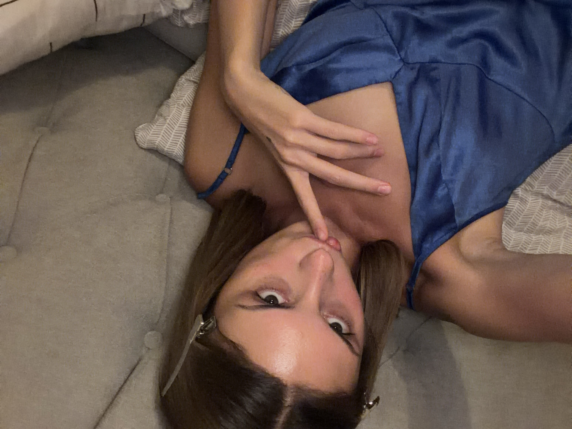 Lazy hotel afternoon: lounging, mirror selfies, and good food