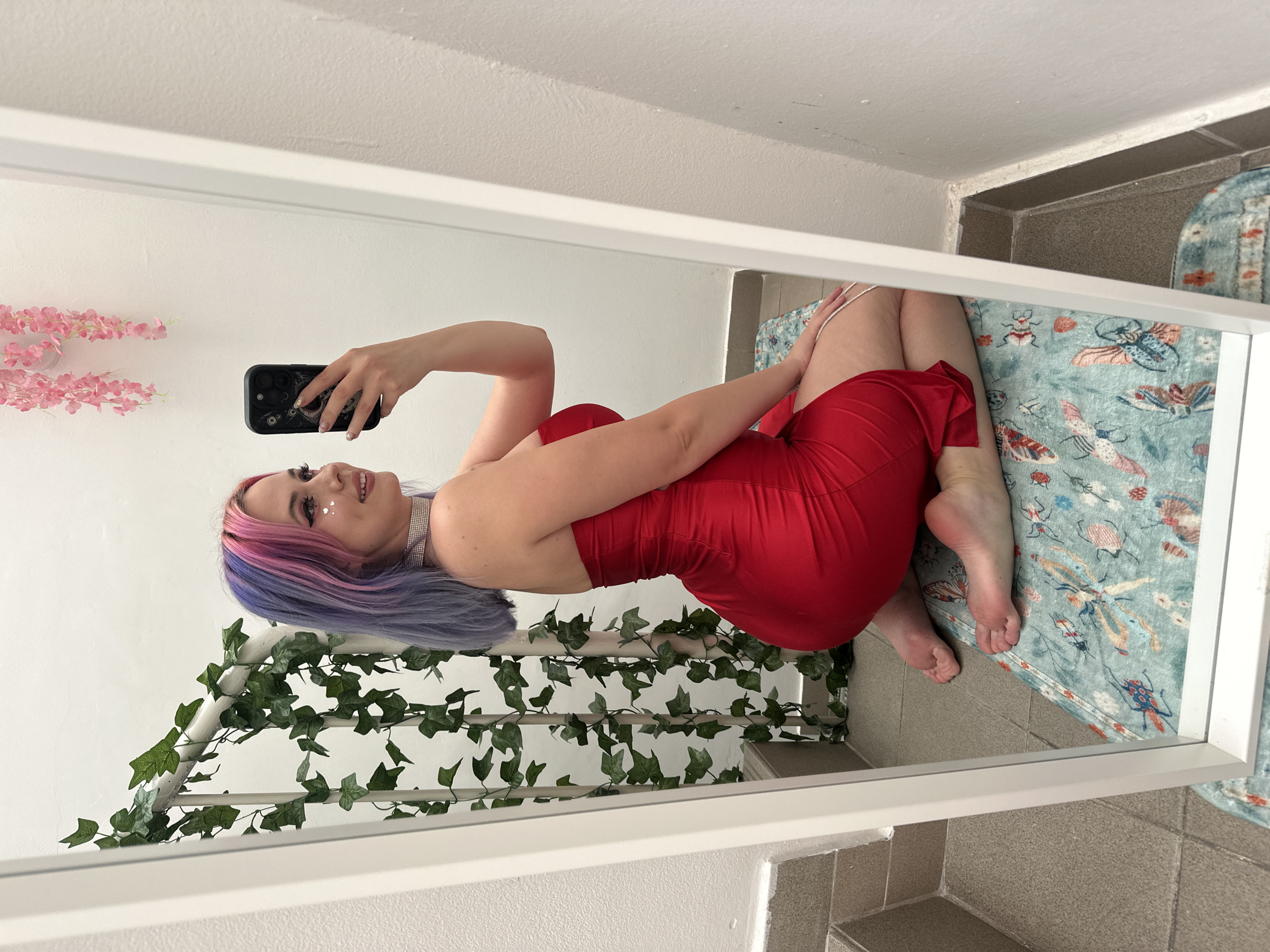 Woman takes extended mirror selfie session in Zagreb