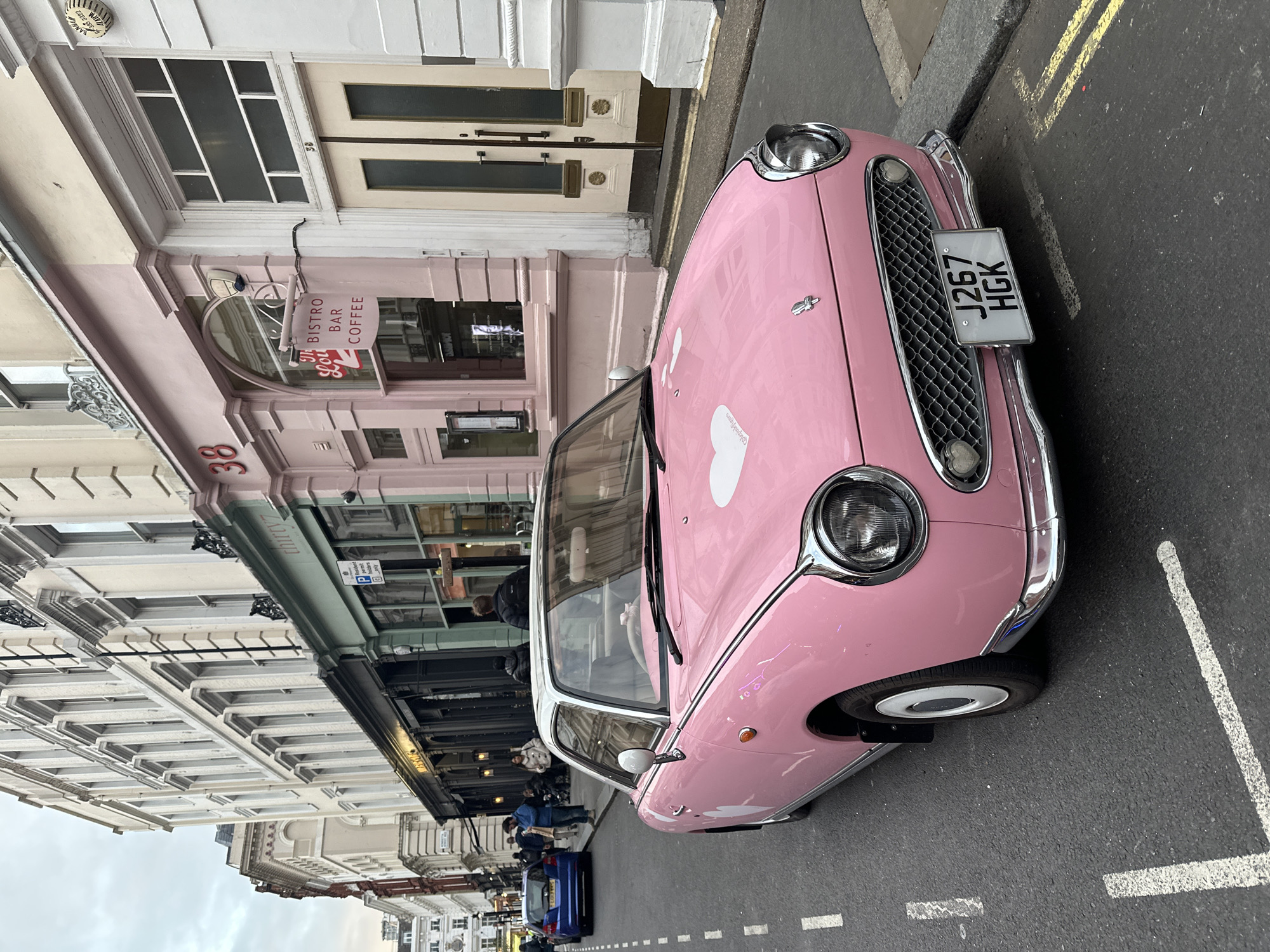 London residents document everyday moments across city center