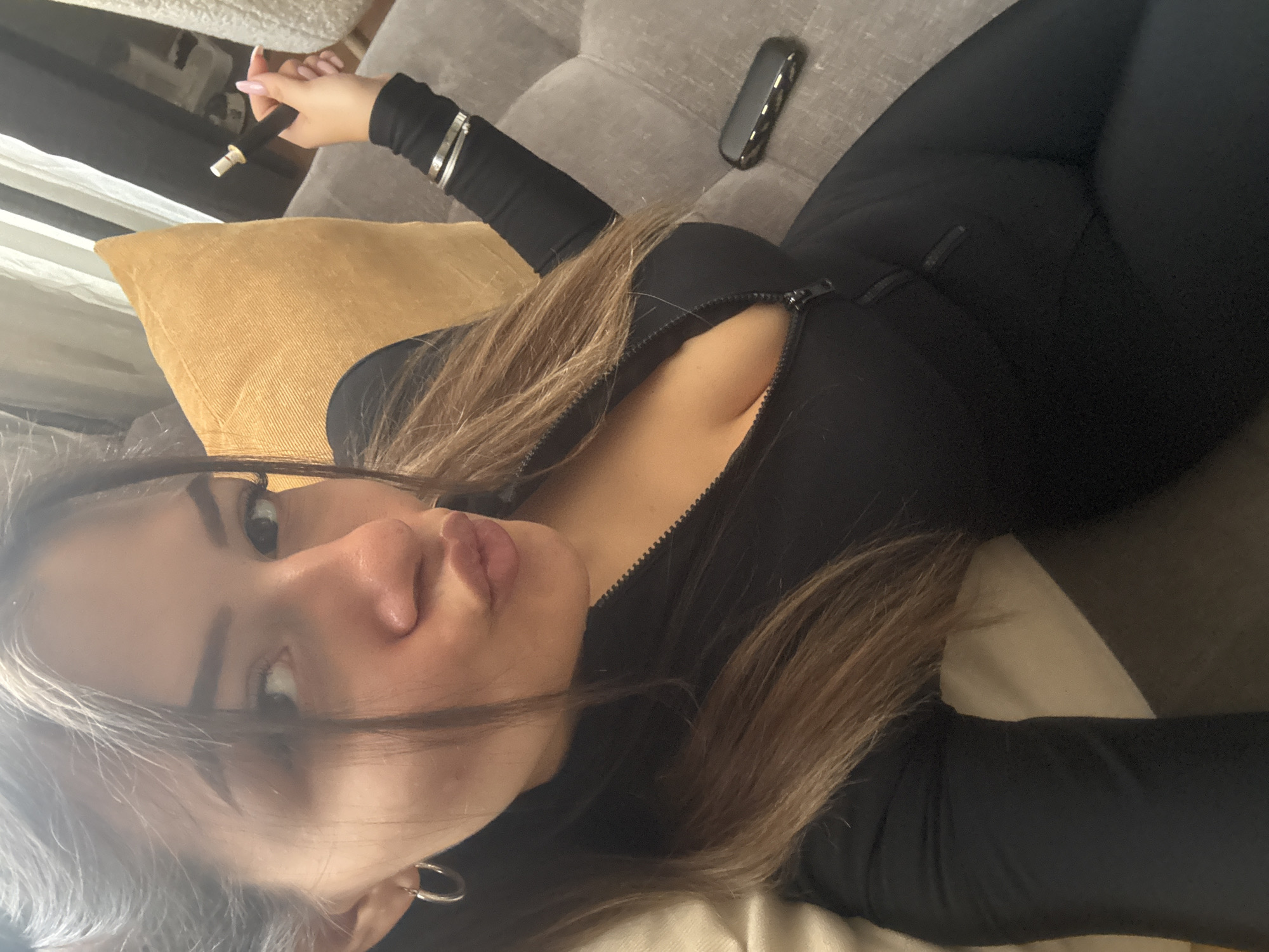 Couple takes intimate mirror selfies in Sofia