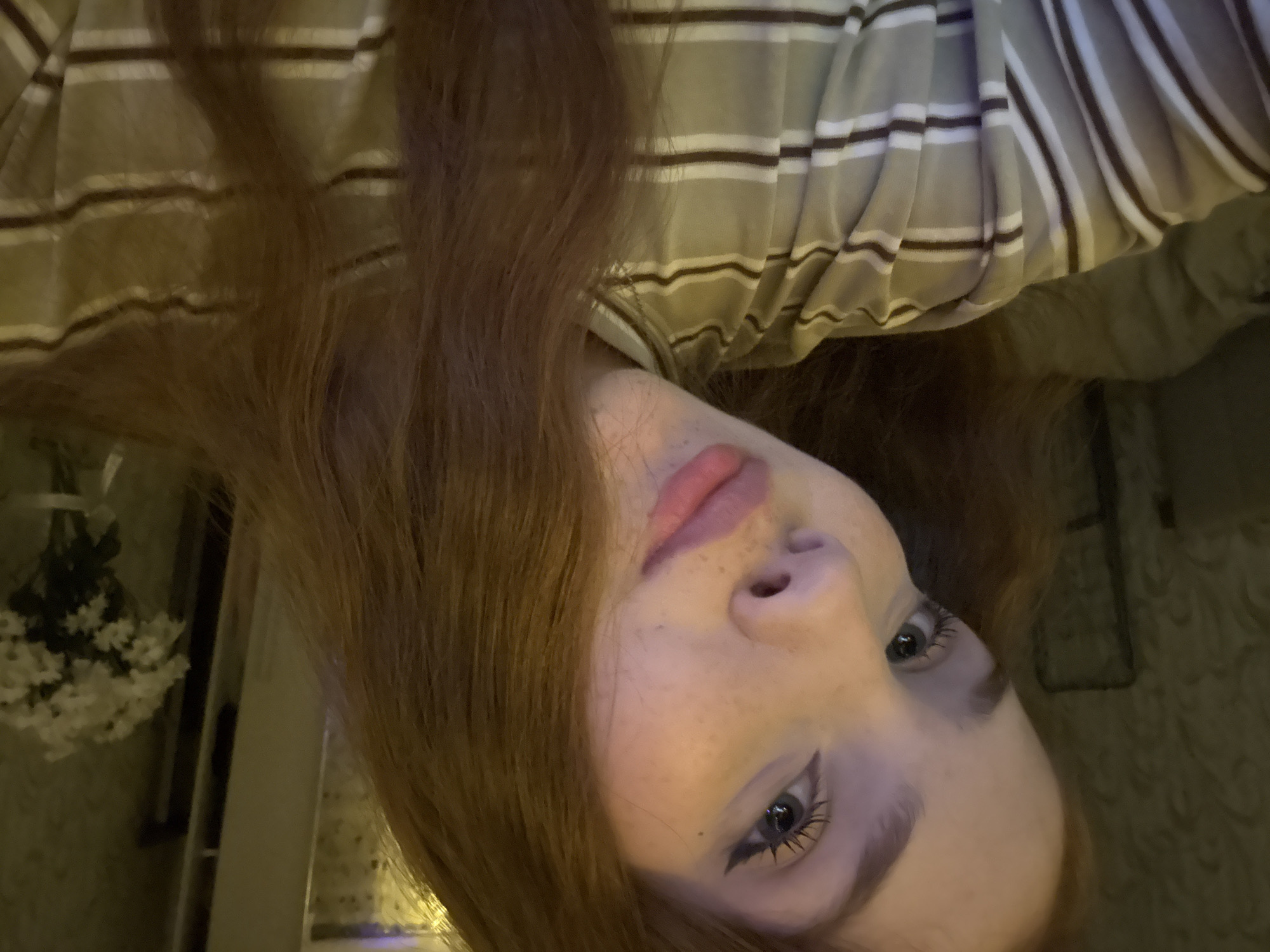 Evening in a cozy Naberezhnye Chelny room, selfies and decorated windowsill
