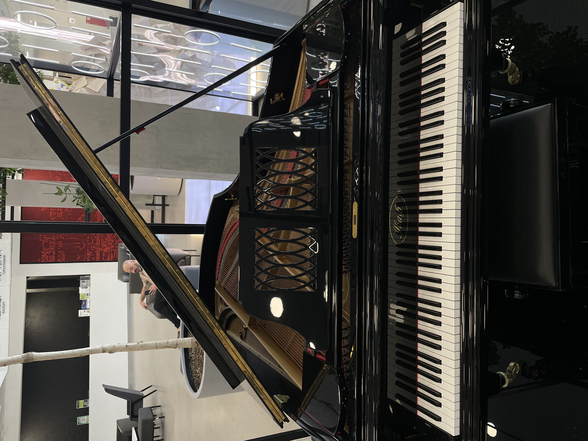 Luxury cars and grand piano spotted in Kazan morning
