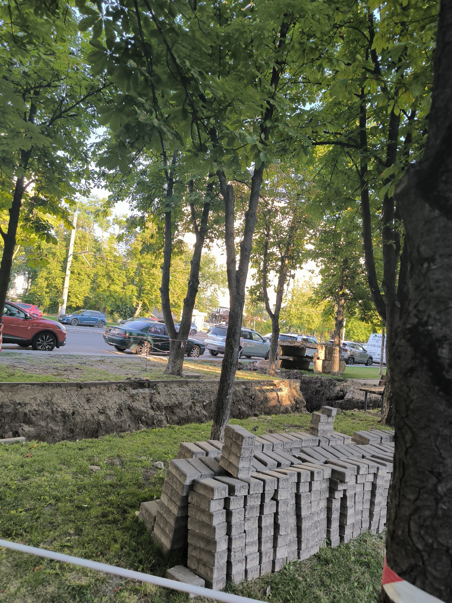 Chișinău streets and parks on a summer afternoon