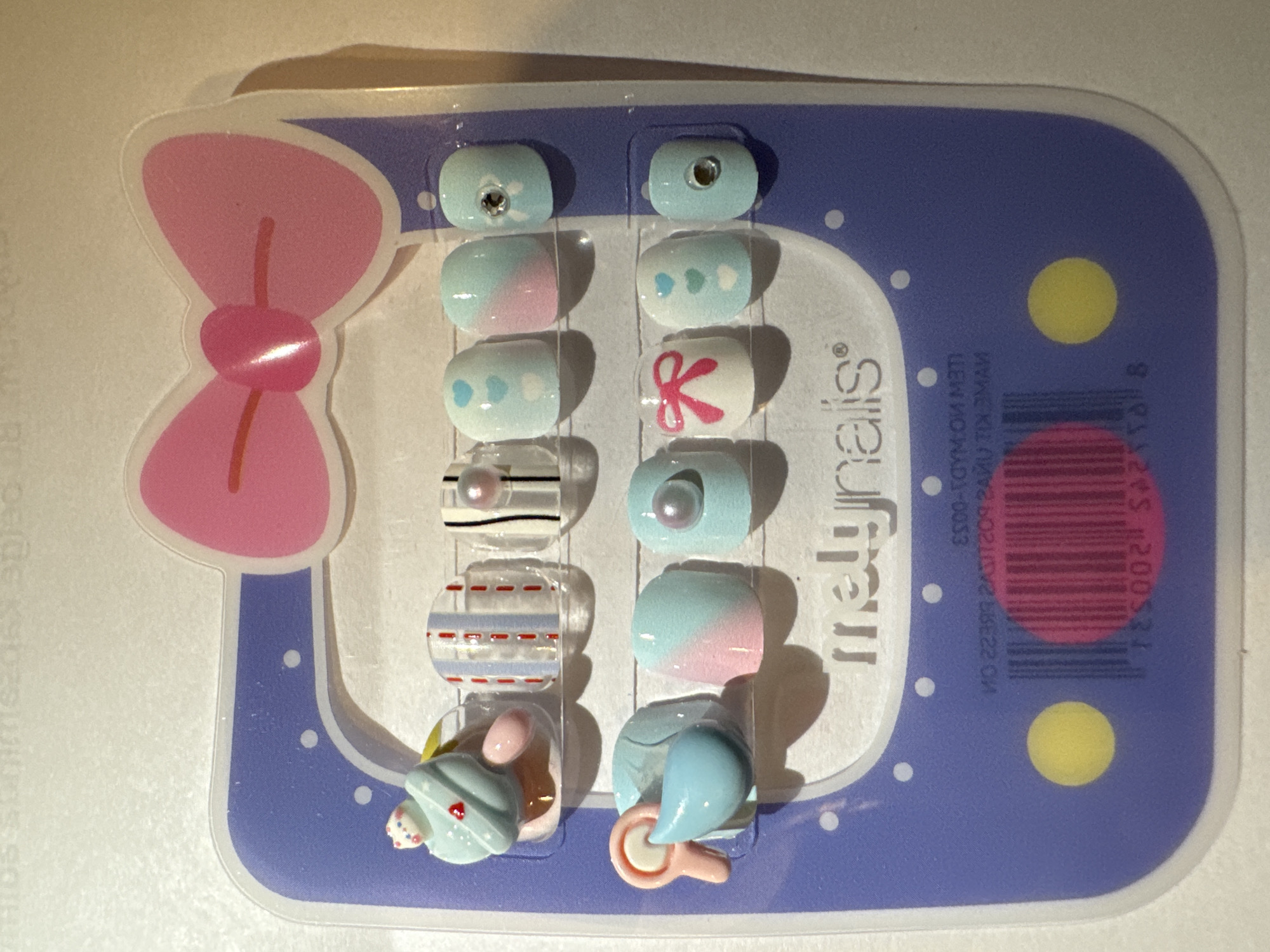Colorful press-on nails package spotted in Buenos Aires