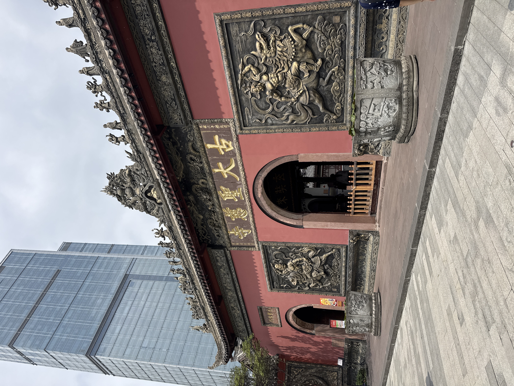 Traditional tea house bustling with morning activity in Jinjiang District