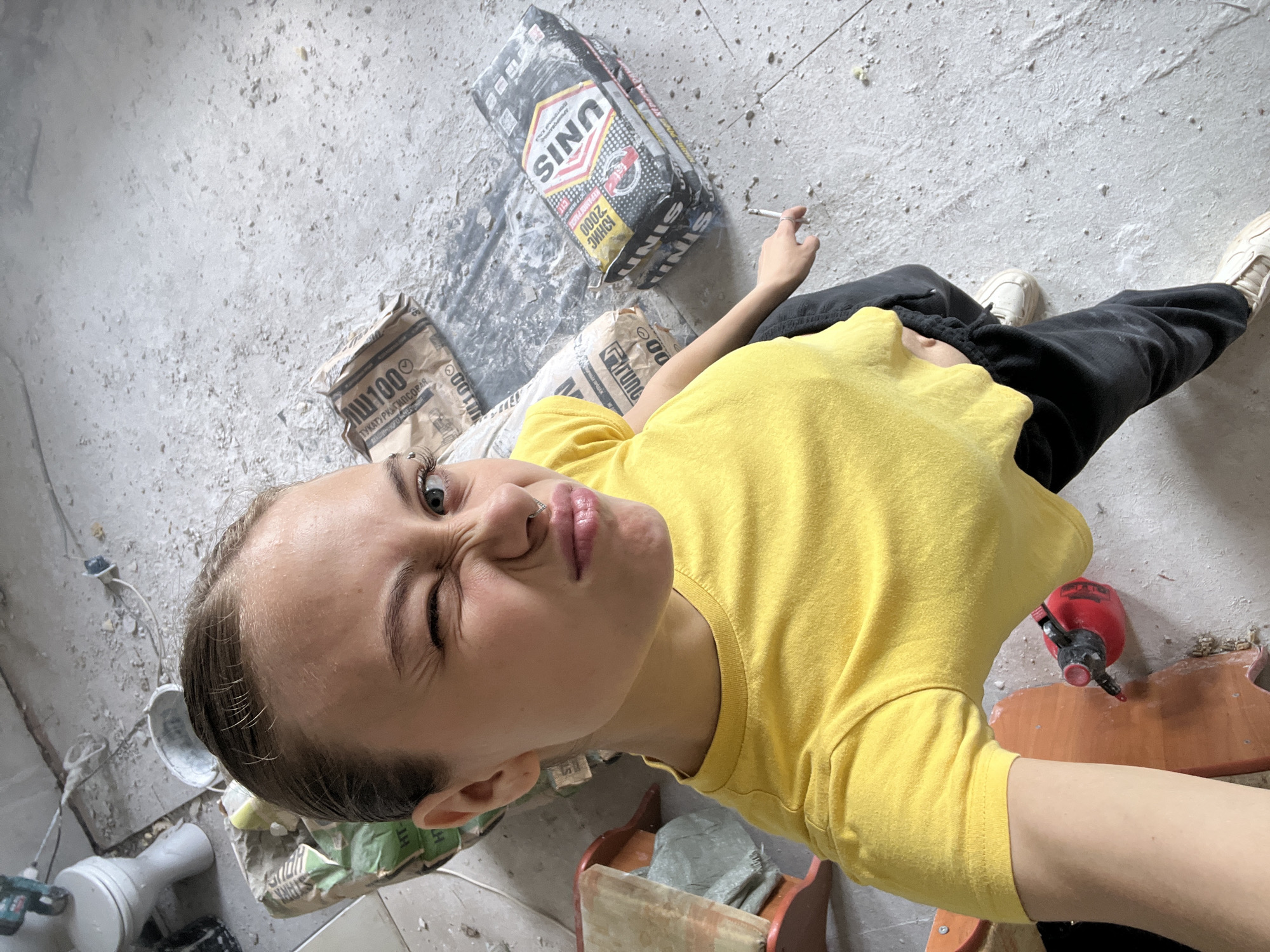 Morning snapshots: renovation selfie and baby in yellow onesie