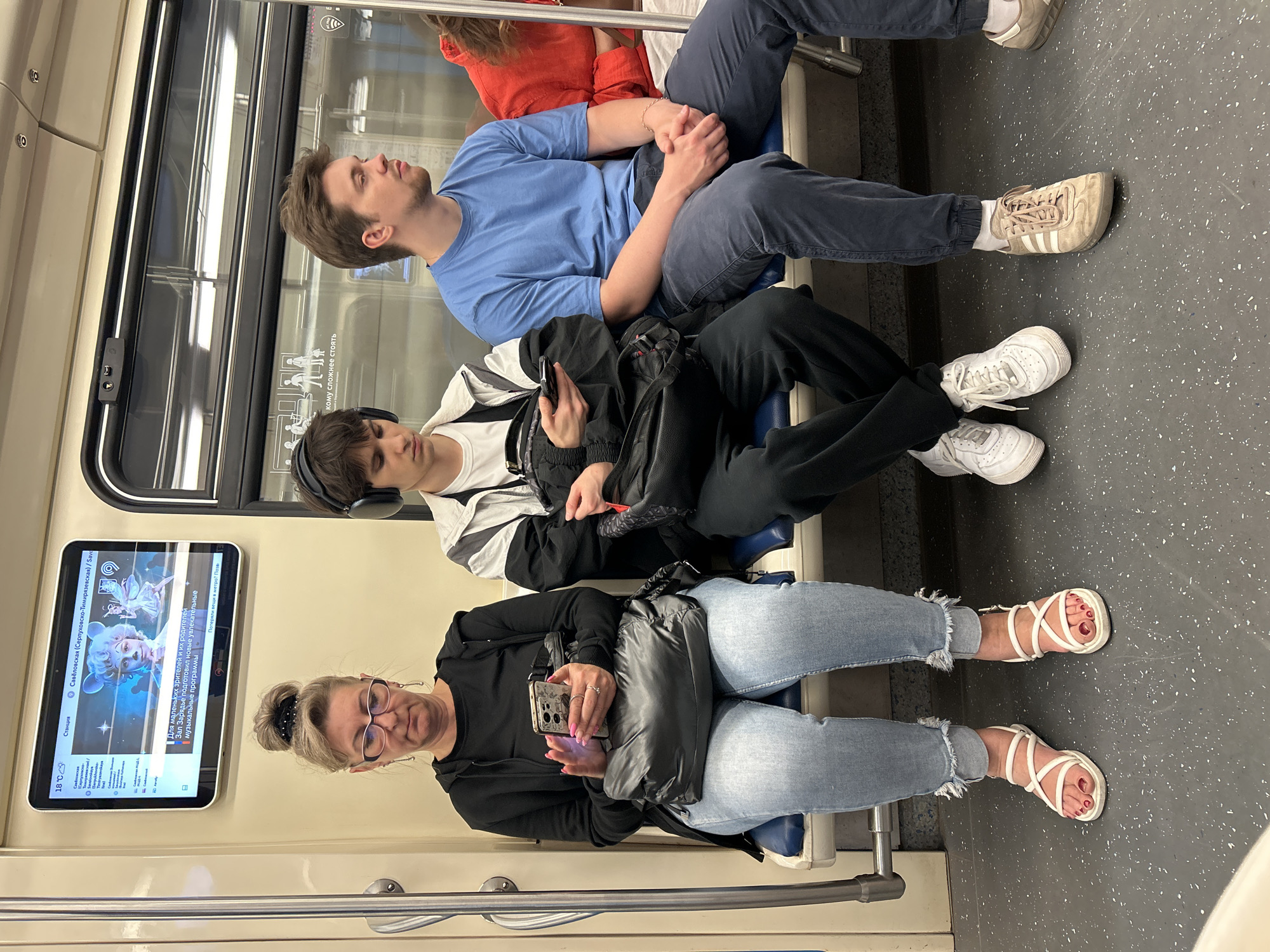 Everyday ride on the Moscow Metro, mid-evening