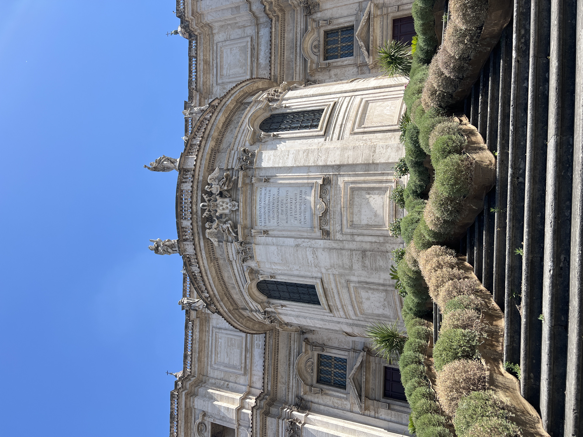 Tourist captures 17 moments exploring historic Rome landmarks and streets