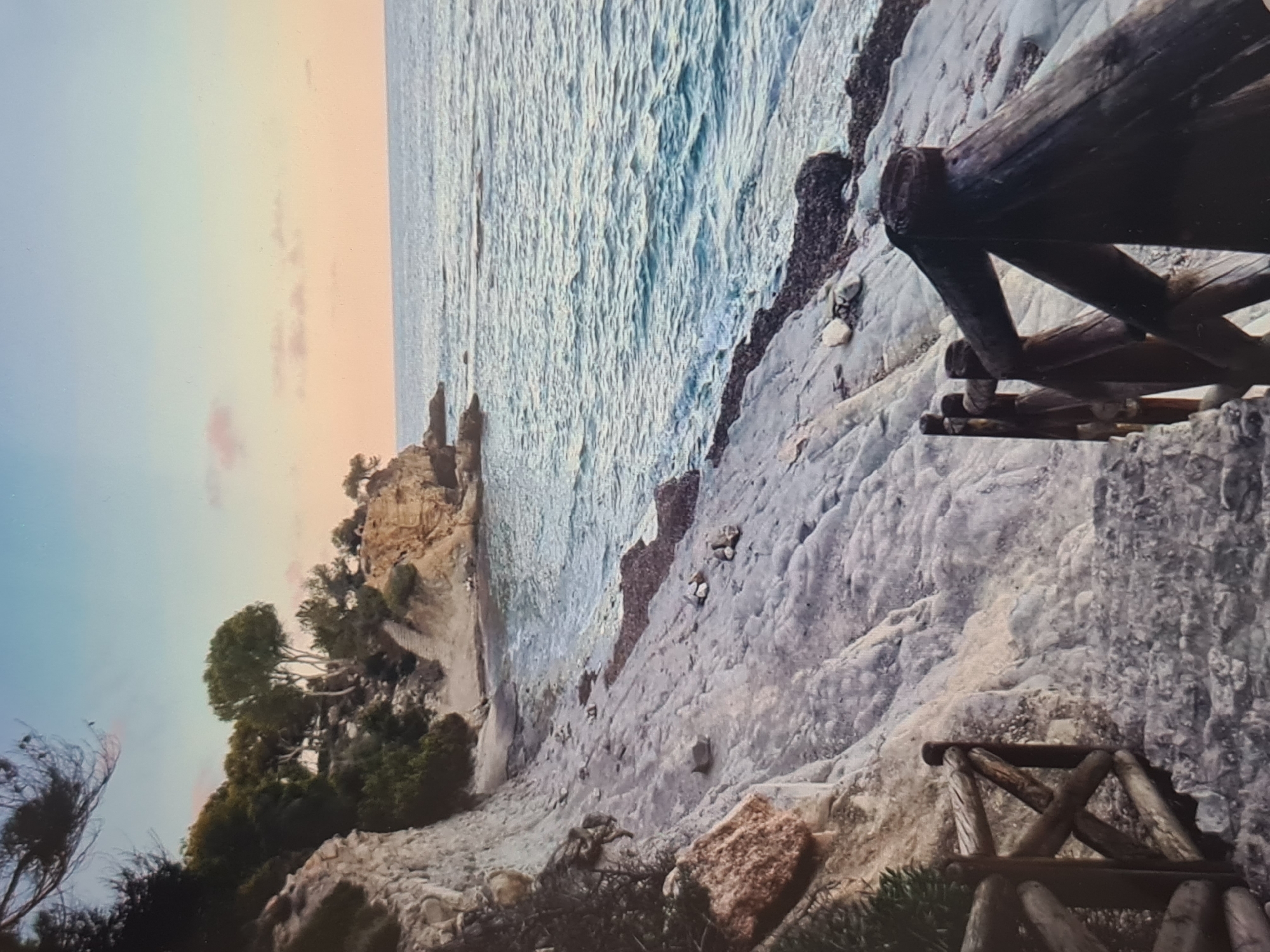 Coastal sunrise/sunset scene documented by single witness