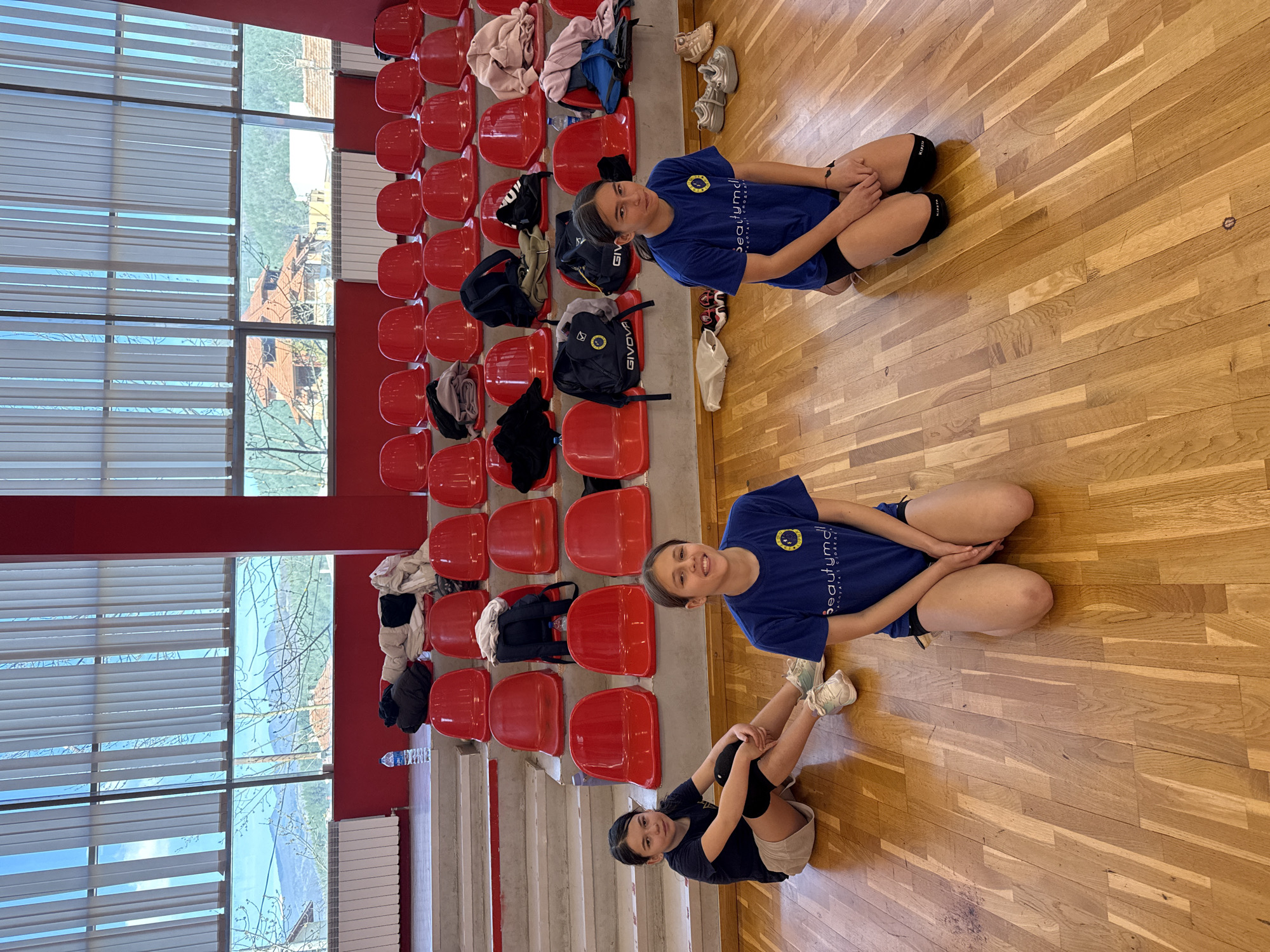 Youth volleyball team trains at Etropole gymnasium