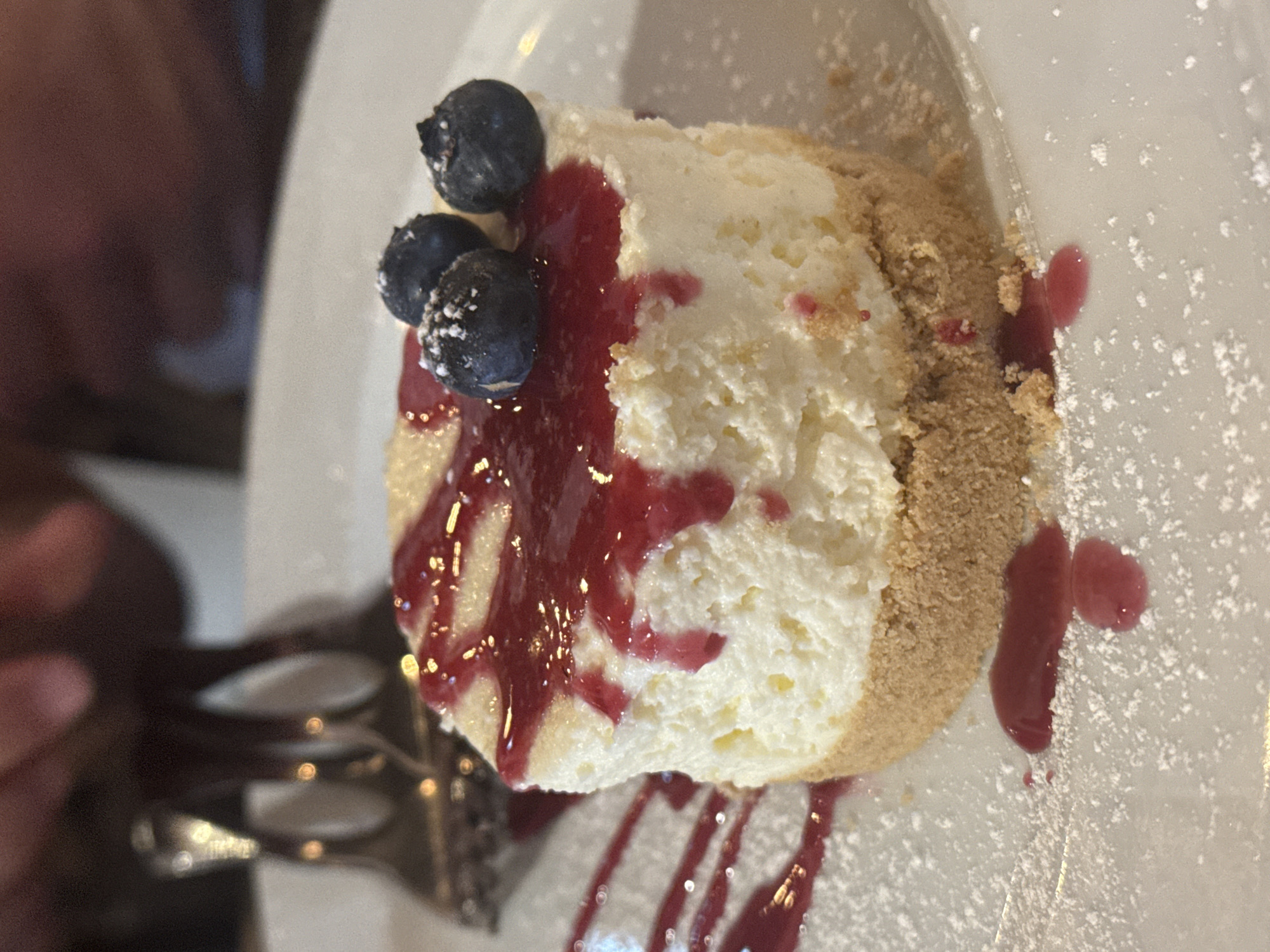 Evening restaurant scene with plated dessert in Oeiras