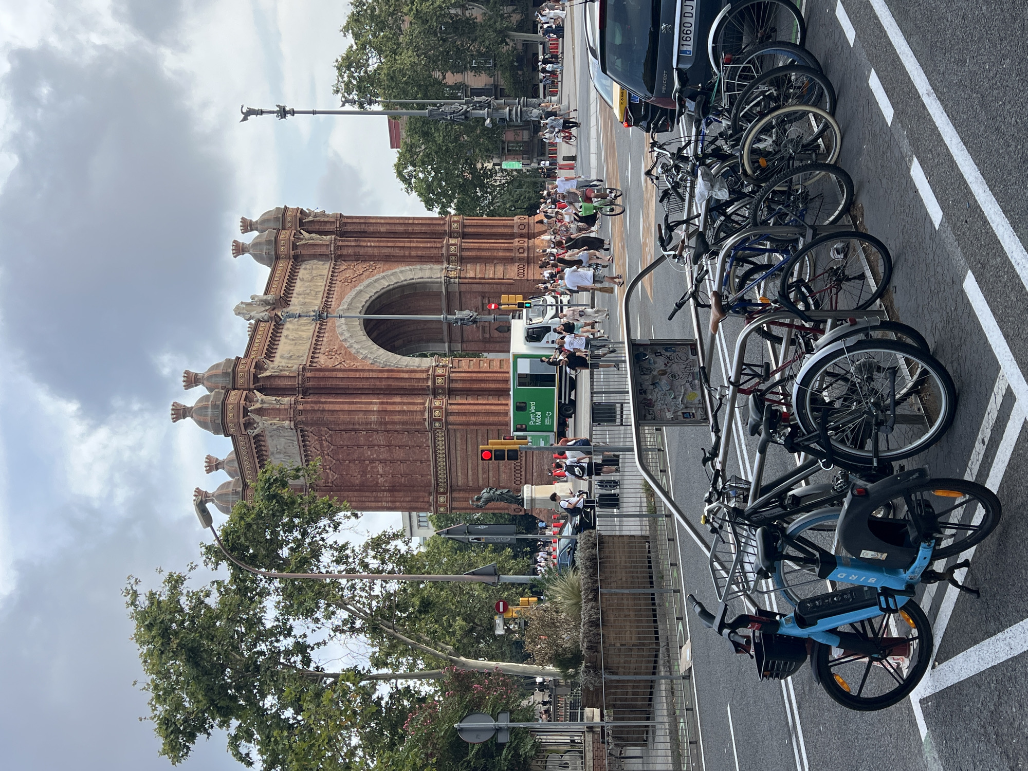 Barcelona afternoon: Arc de Triomf streets to a candlelit restaurant