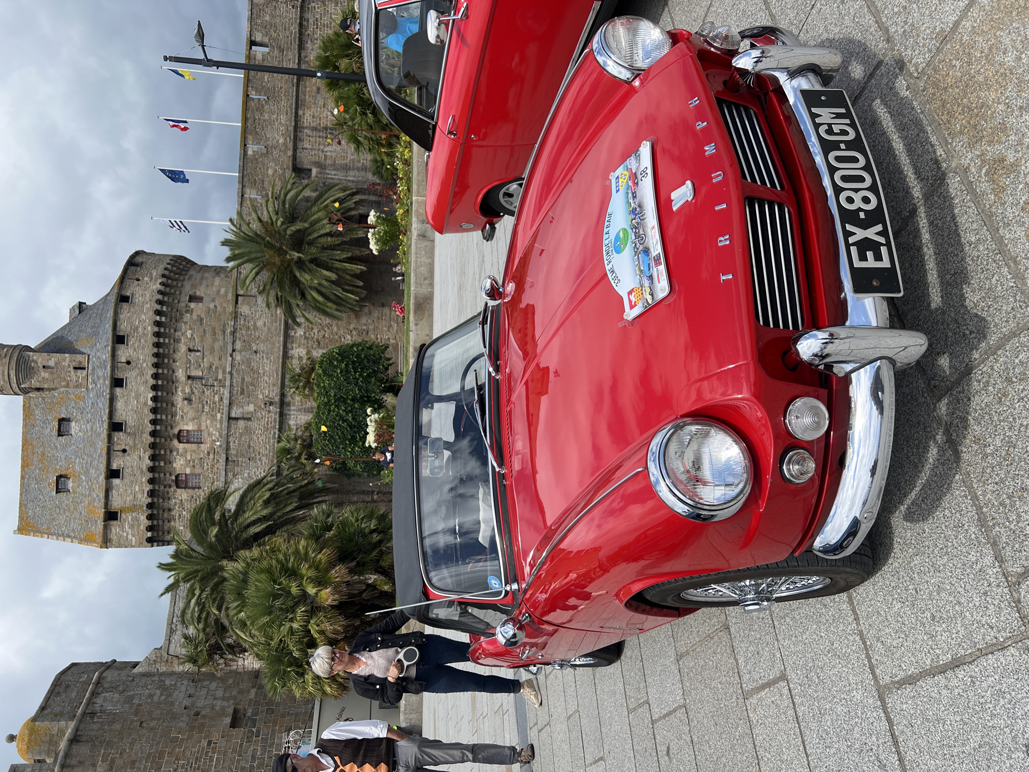 Classic car show draws crowds to Saint-Malo waterfront plaza