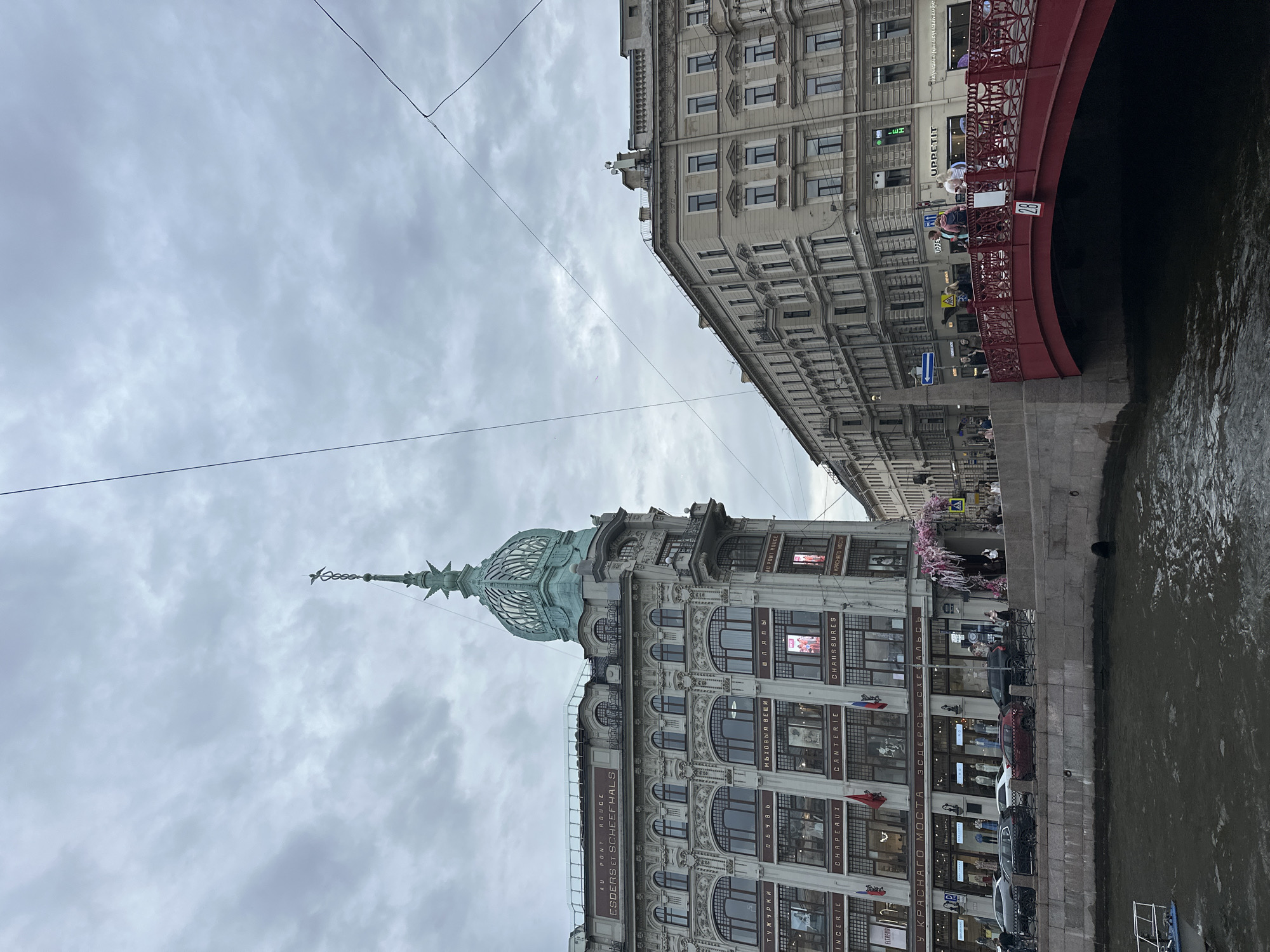 Canal cruise and street-level tour of central Saint Petersburg
