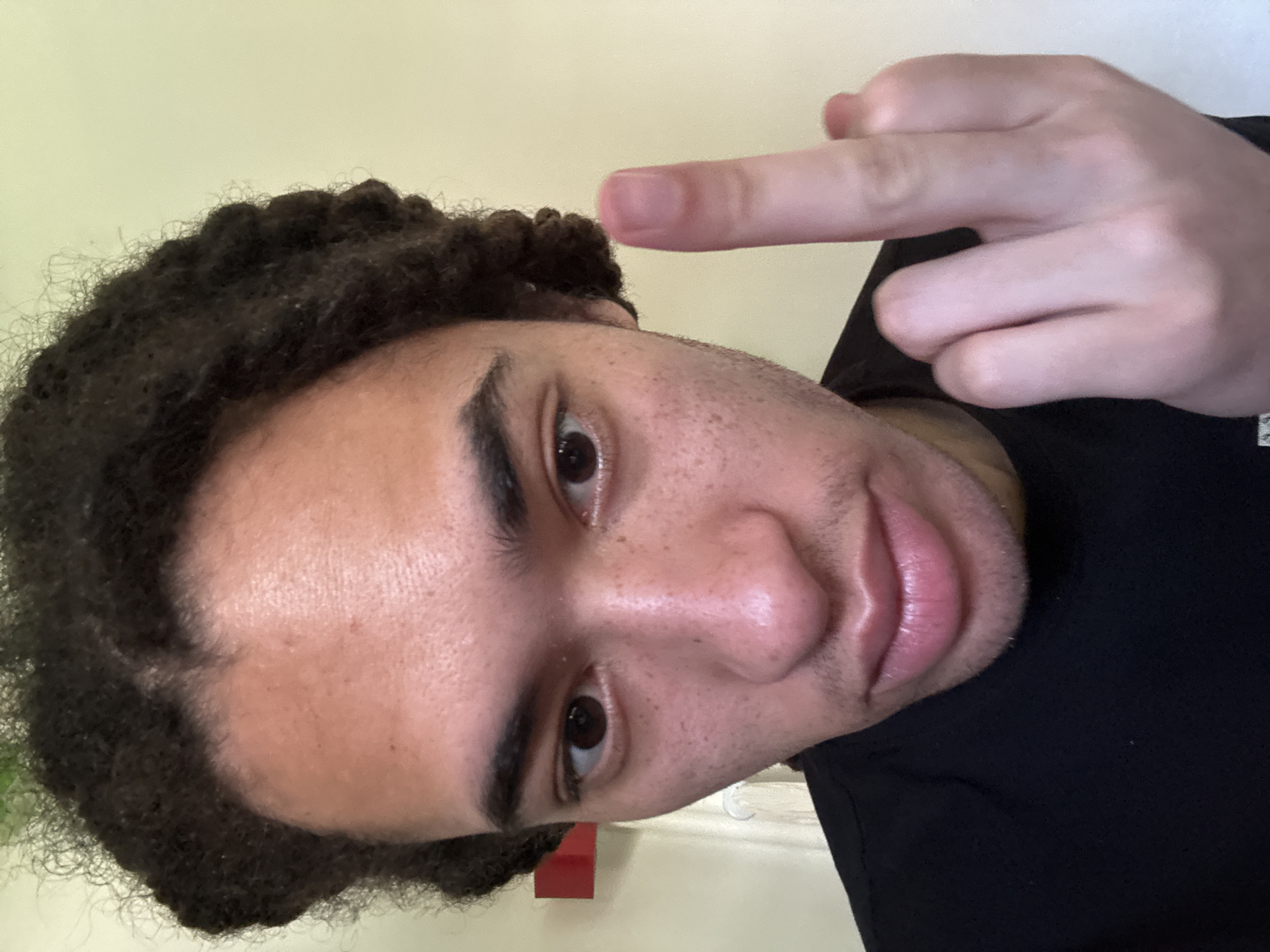 Person takes selfies in Les Ulis, includes obscene gesture