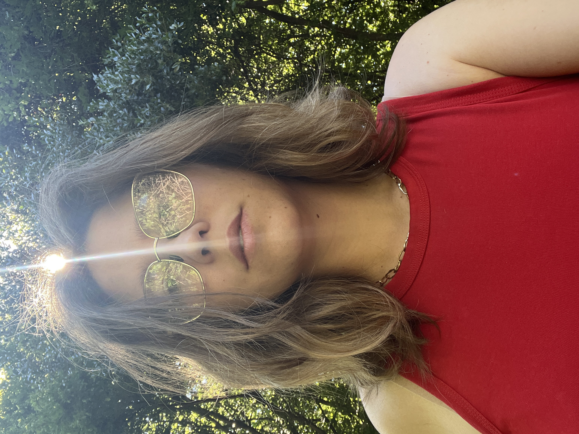 Woman spotted in sunlit area of Podgorica wearing reflective sunglasses