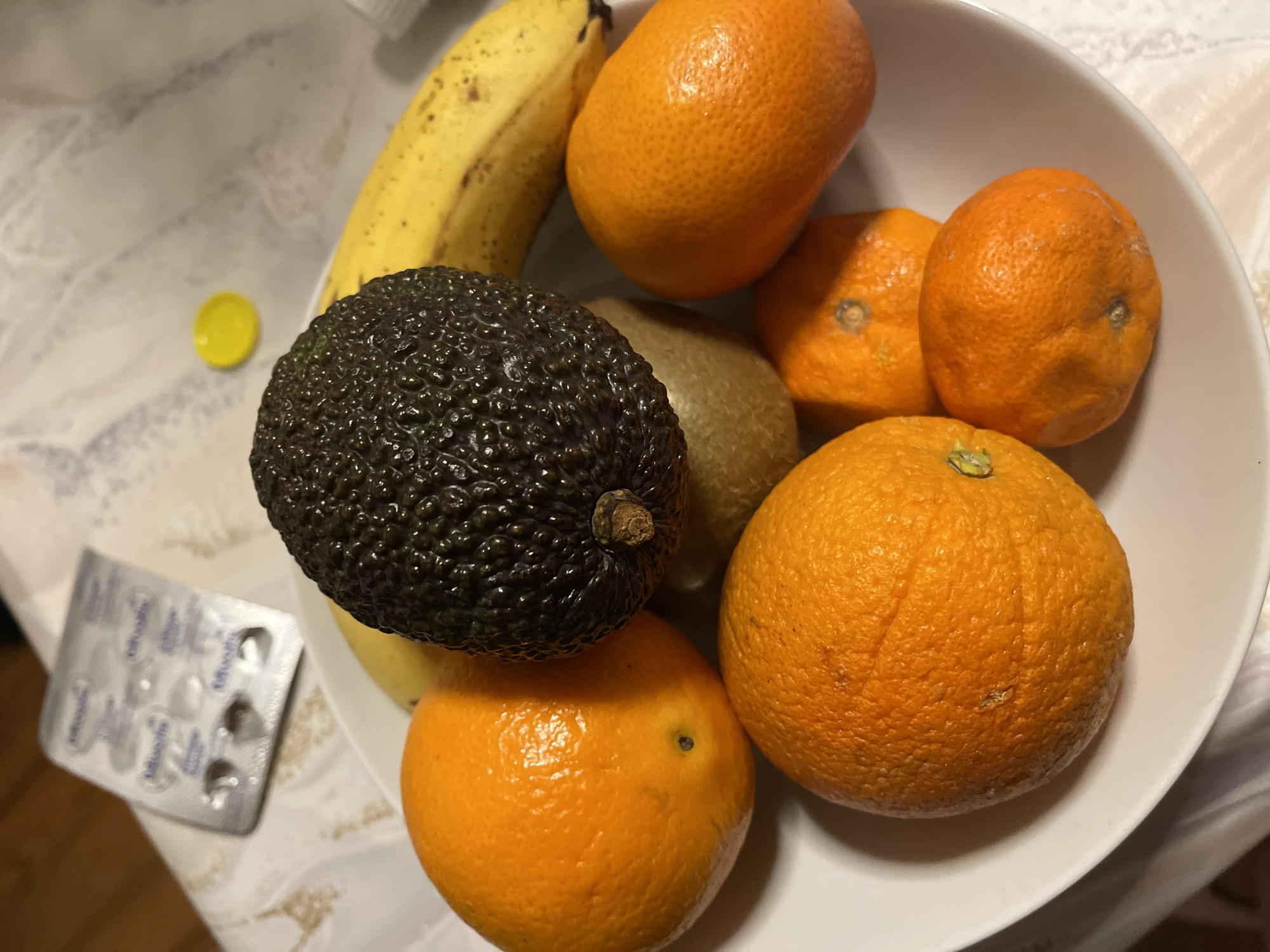 Home cooking and fresh fruit preparation in Saarbrücken kitchen