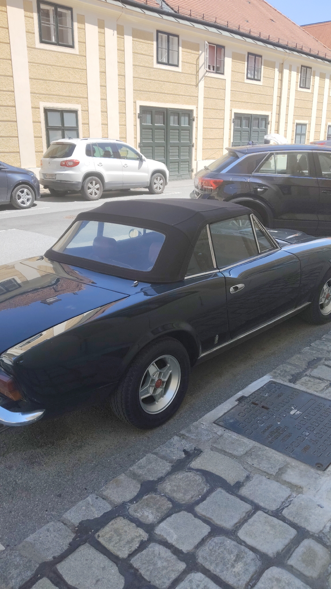 Ordinary vehicle parking documented across Vienna's historic districts