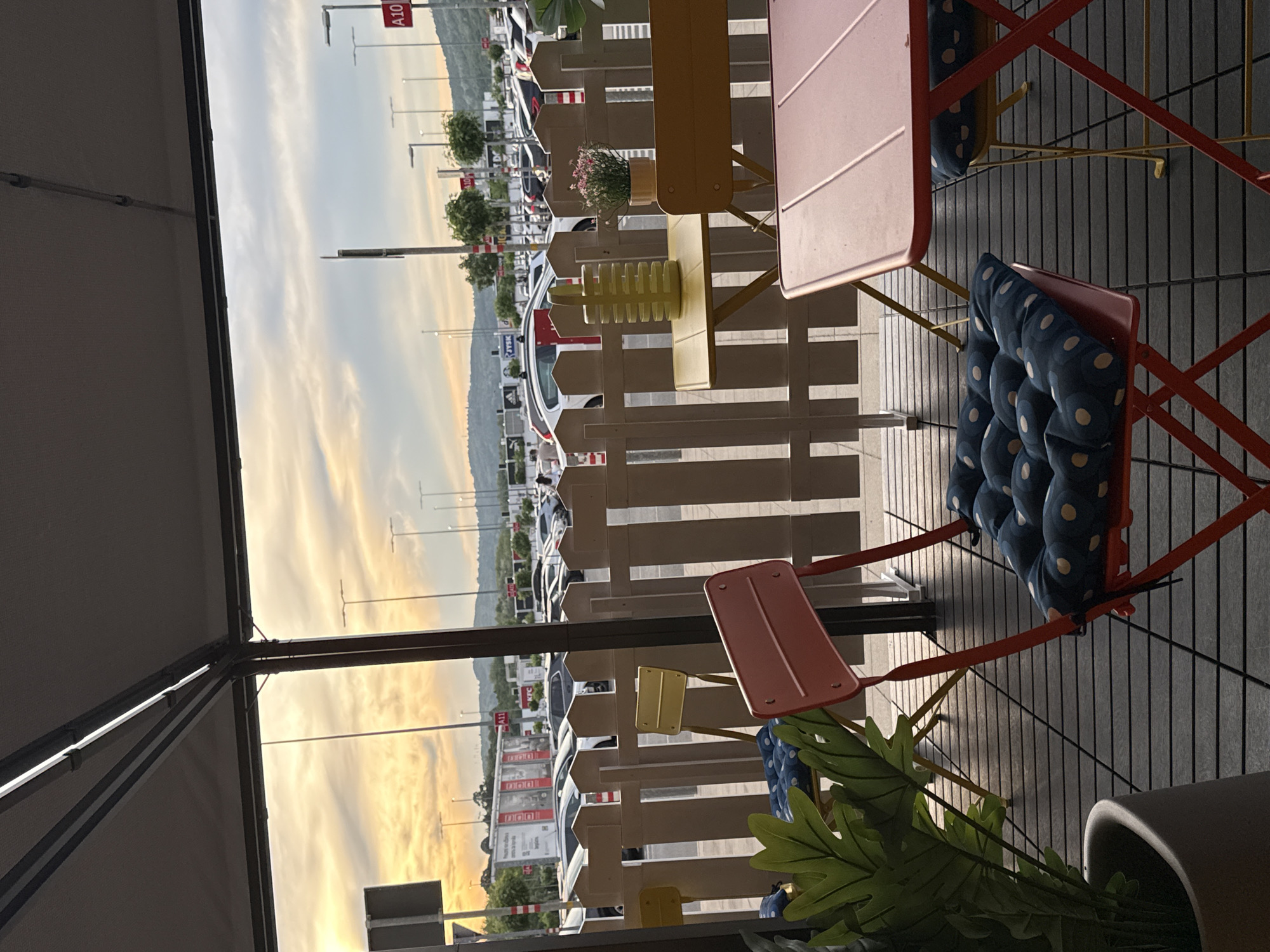 Outdoor cafe seating documented in Vozdovac commercial area