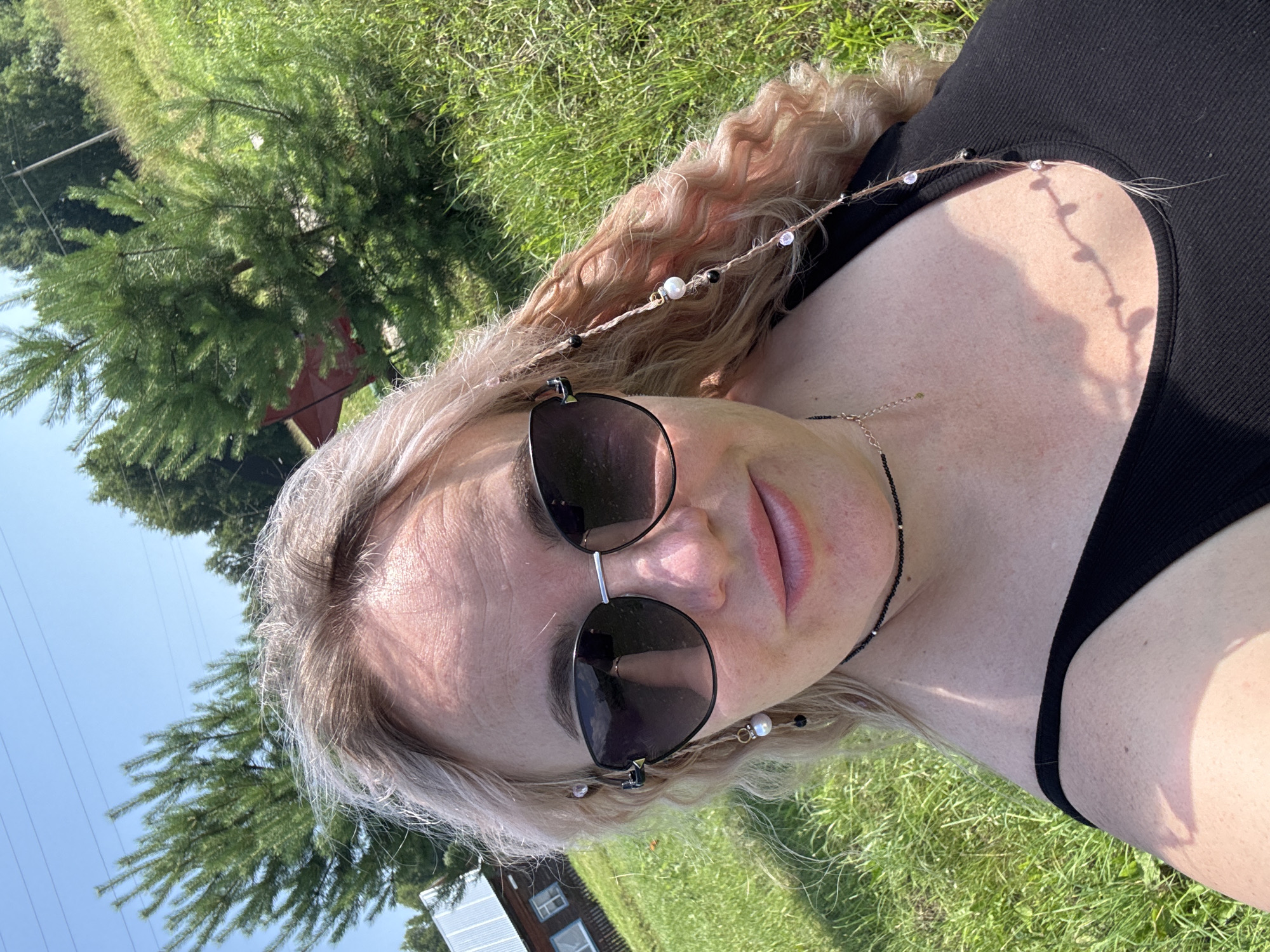 Summer morning in a Russian field — selfies and wildflowers