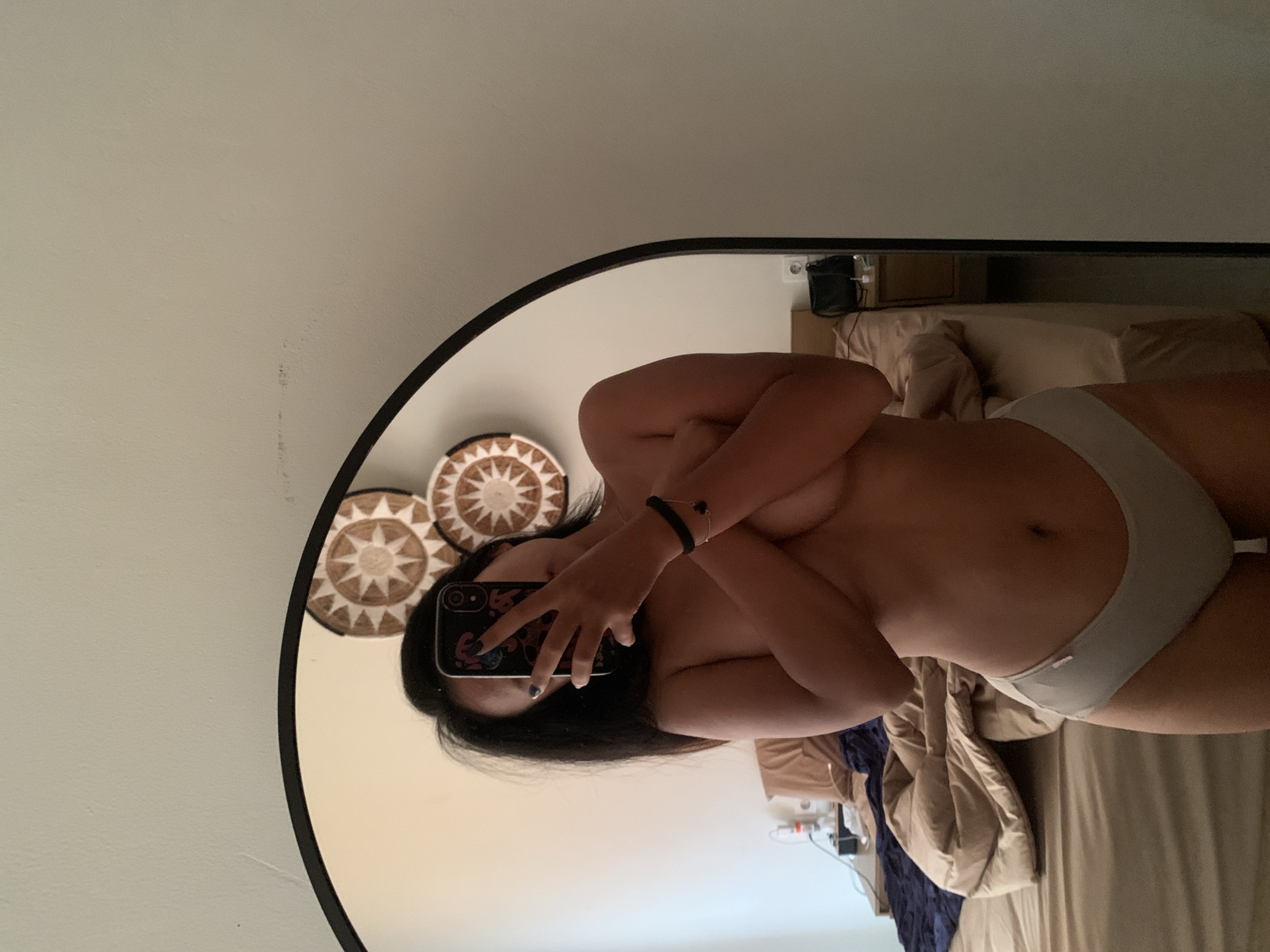 Private mirror selfie documented in Kuta Selatan interior